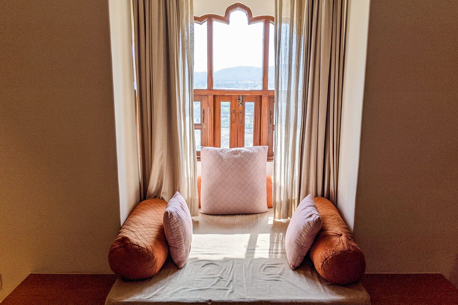 Alila Fort Bishangarh Regal suite sitting area