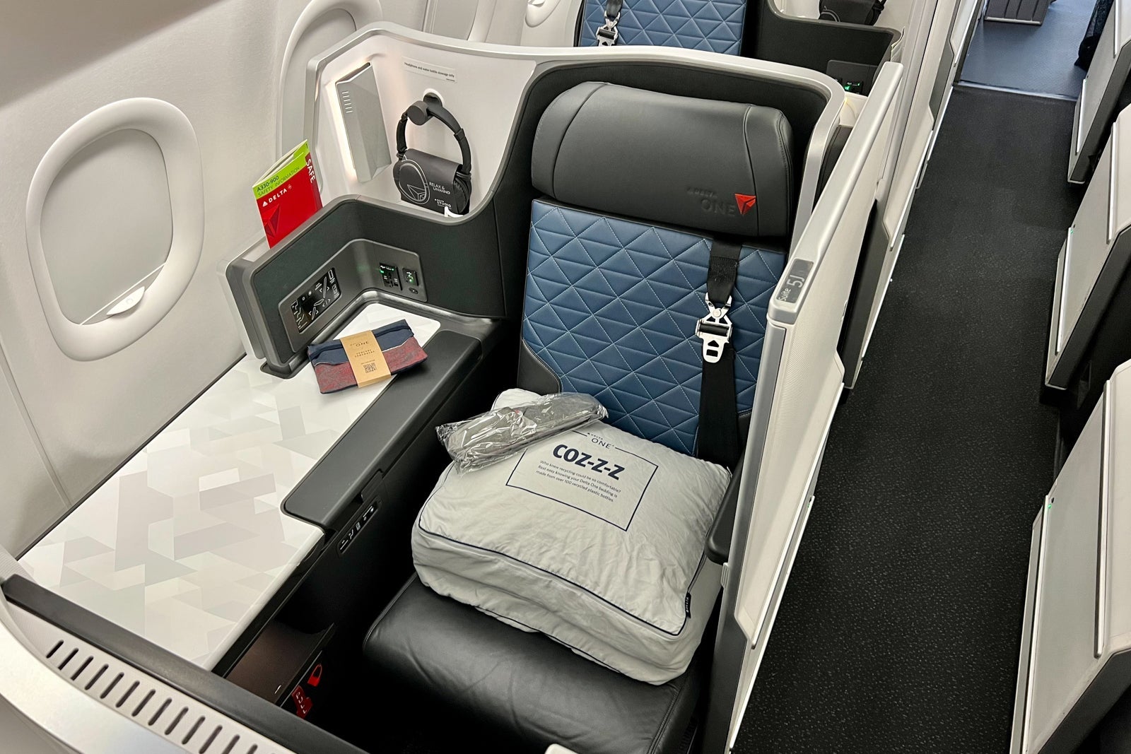 Delta seat