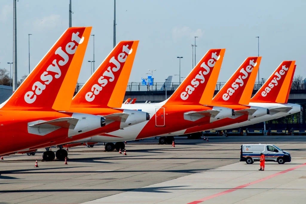 easyJet planes