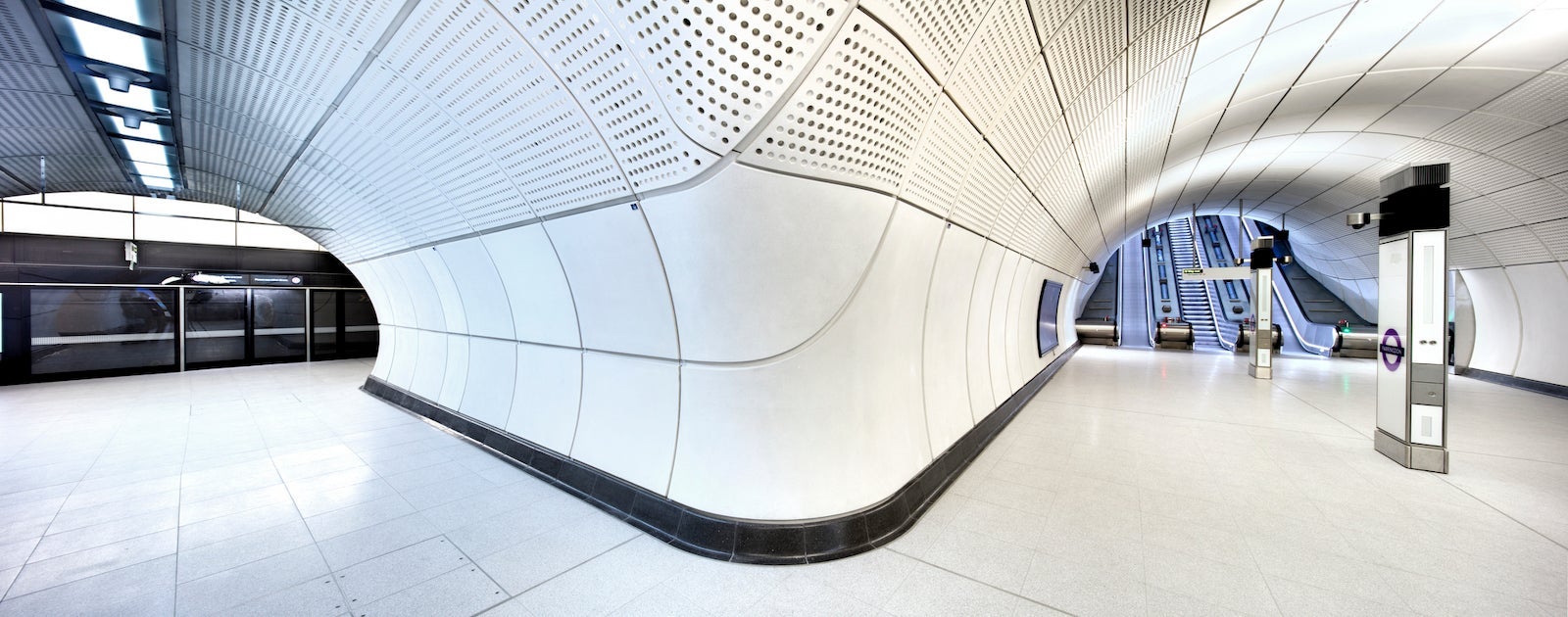 farringdon station on new elizabeth line london