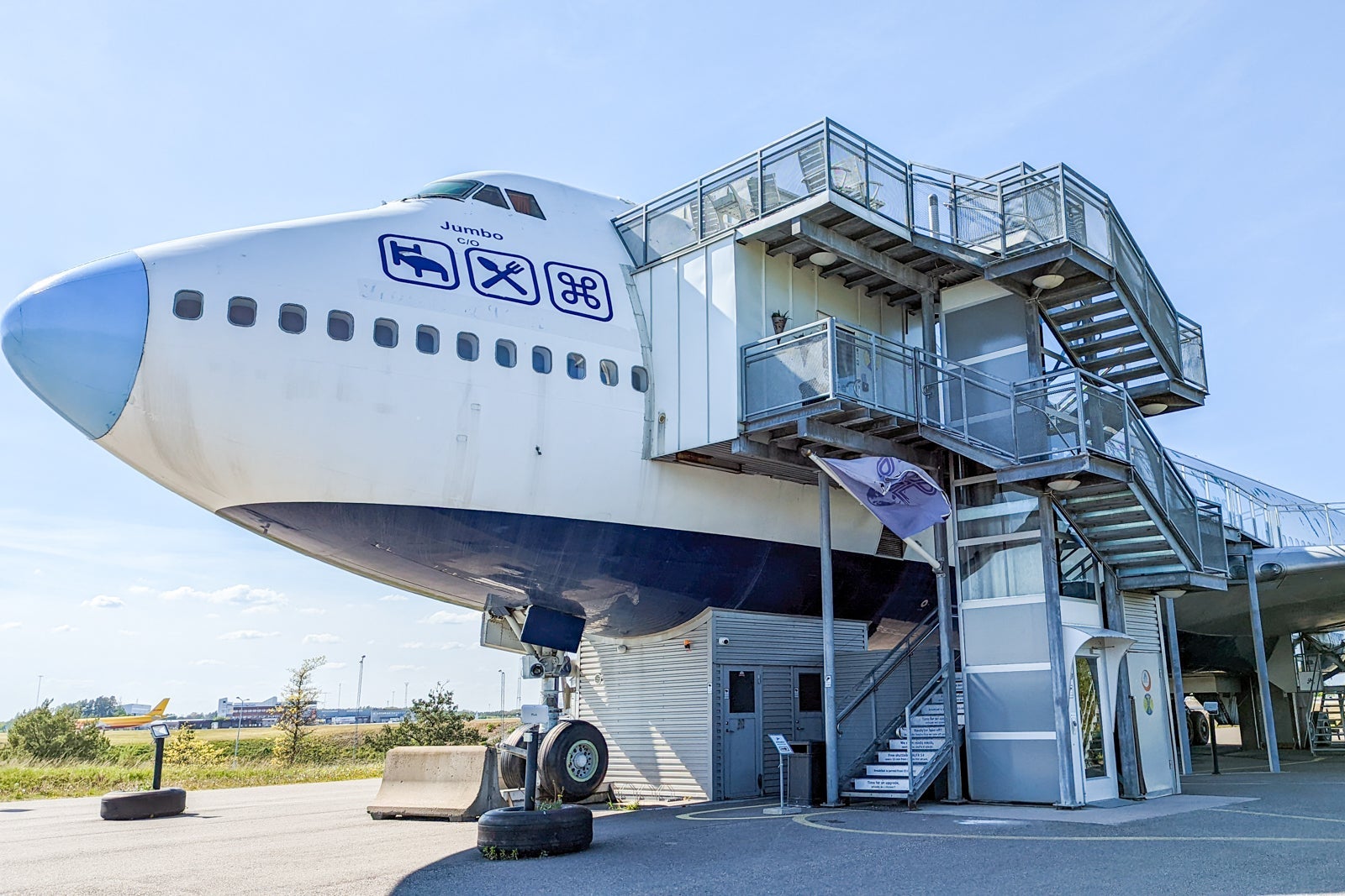 starts to airplane hotel