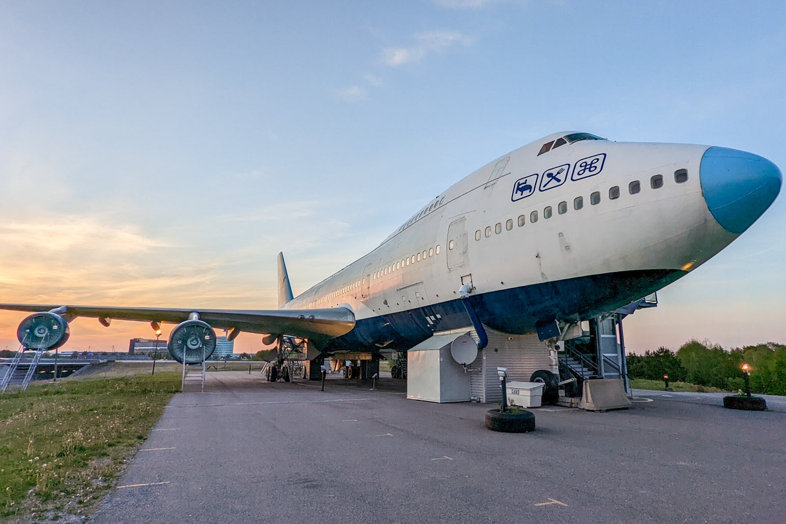 Jumbo Jet hotel