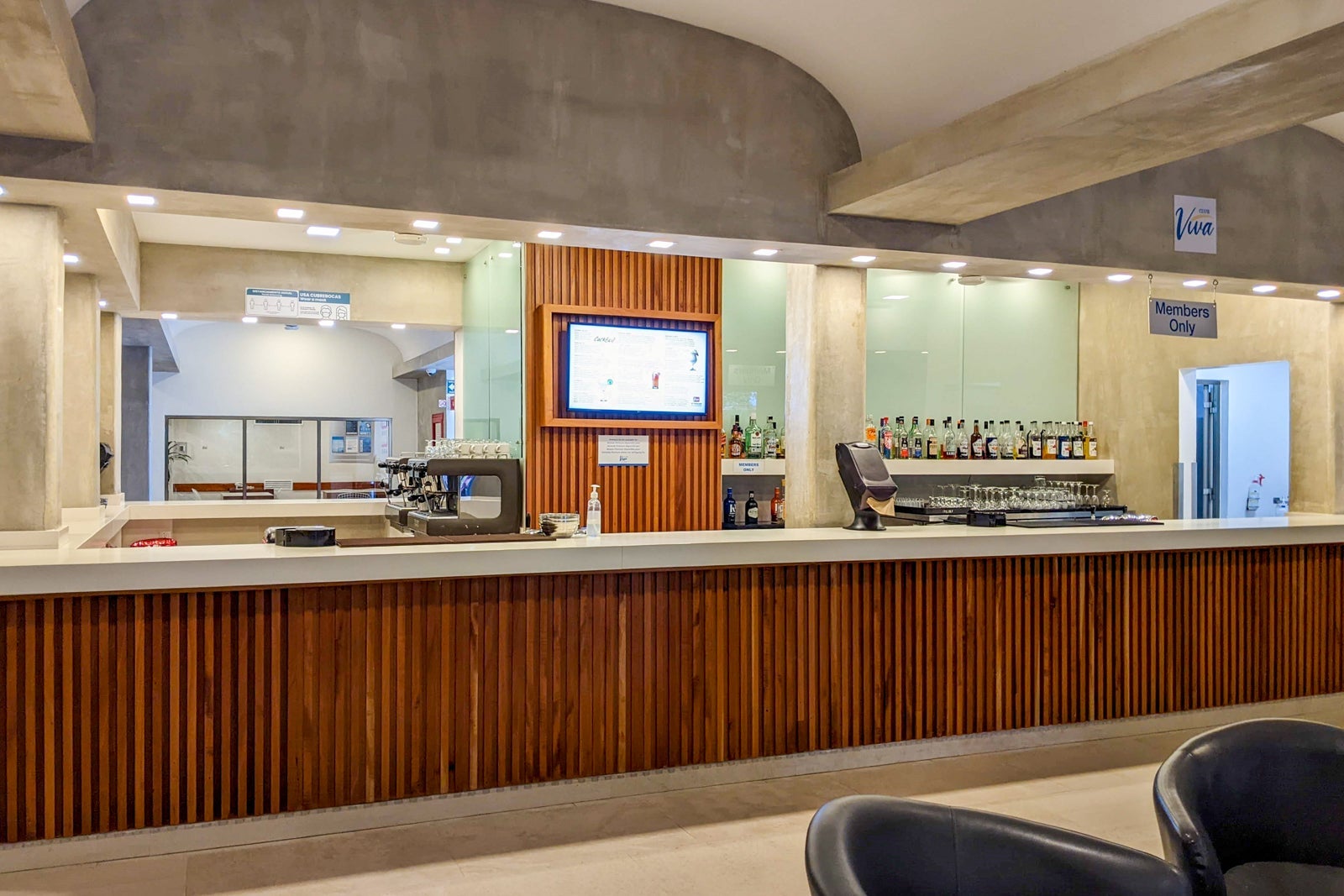 Wyndham Viva Azteca lobby bar