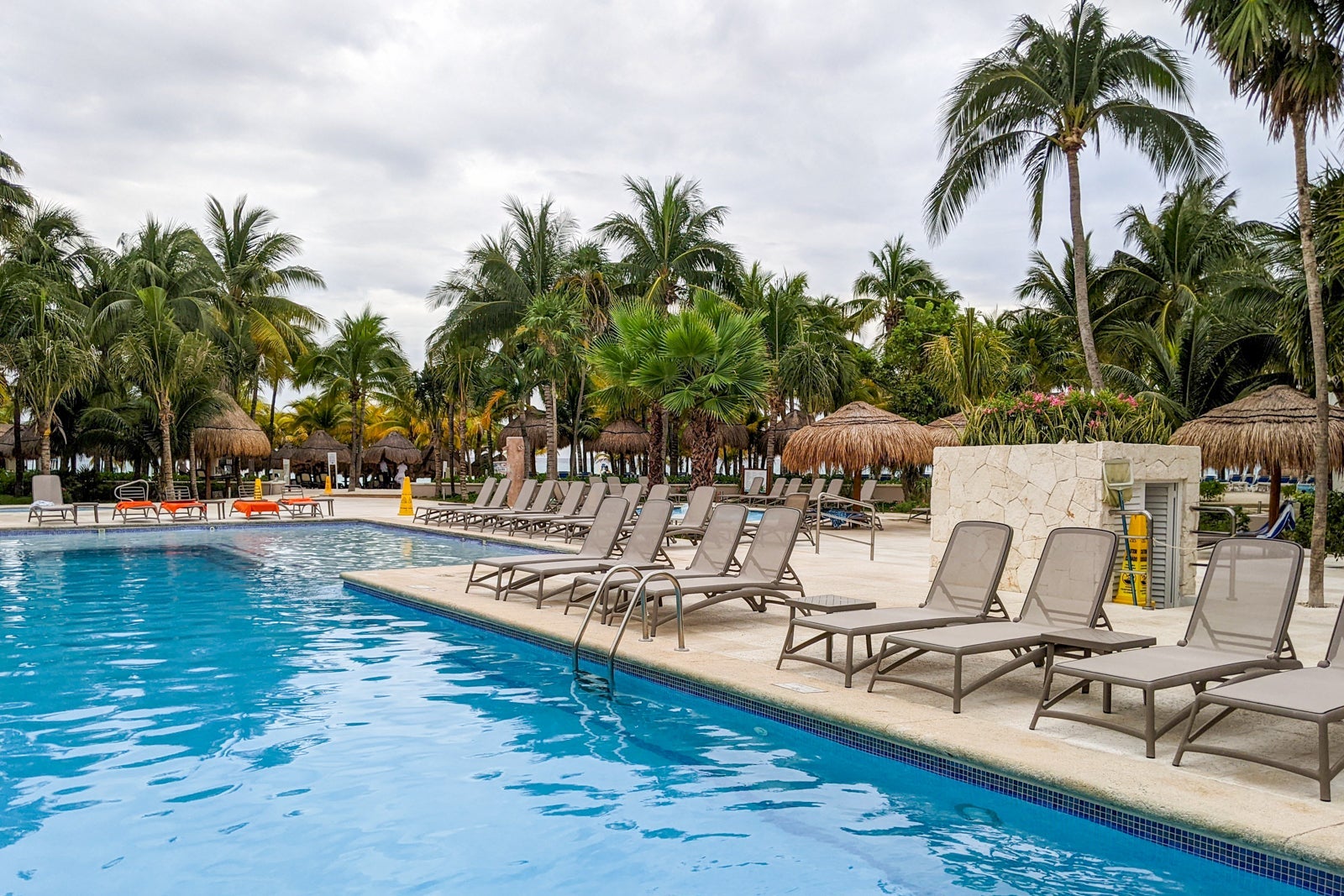 Pool seating at Wyndham Viva Azteca