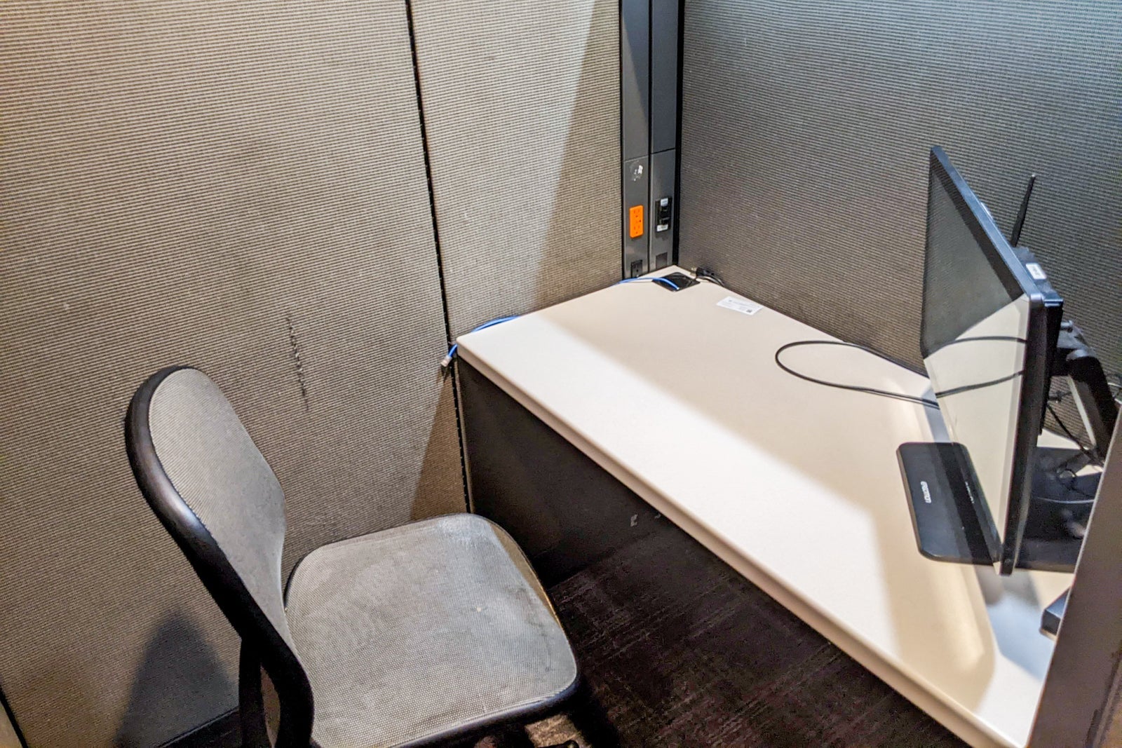 DFW American Airlines Admirals Club Terminal B