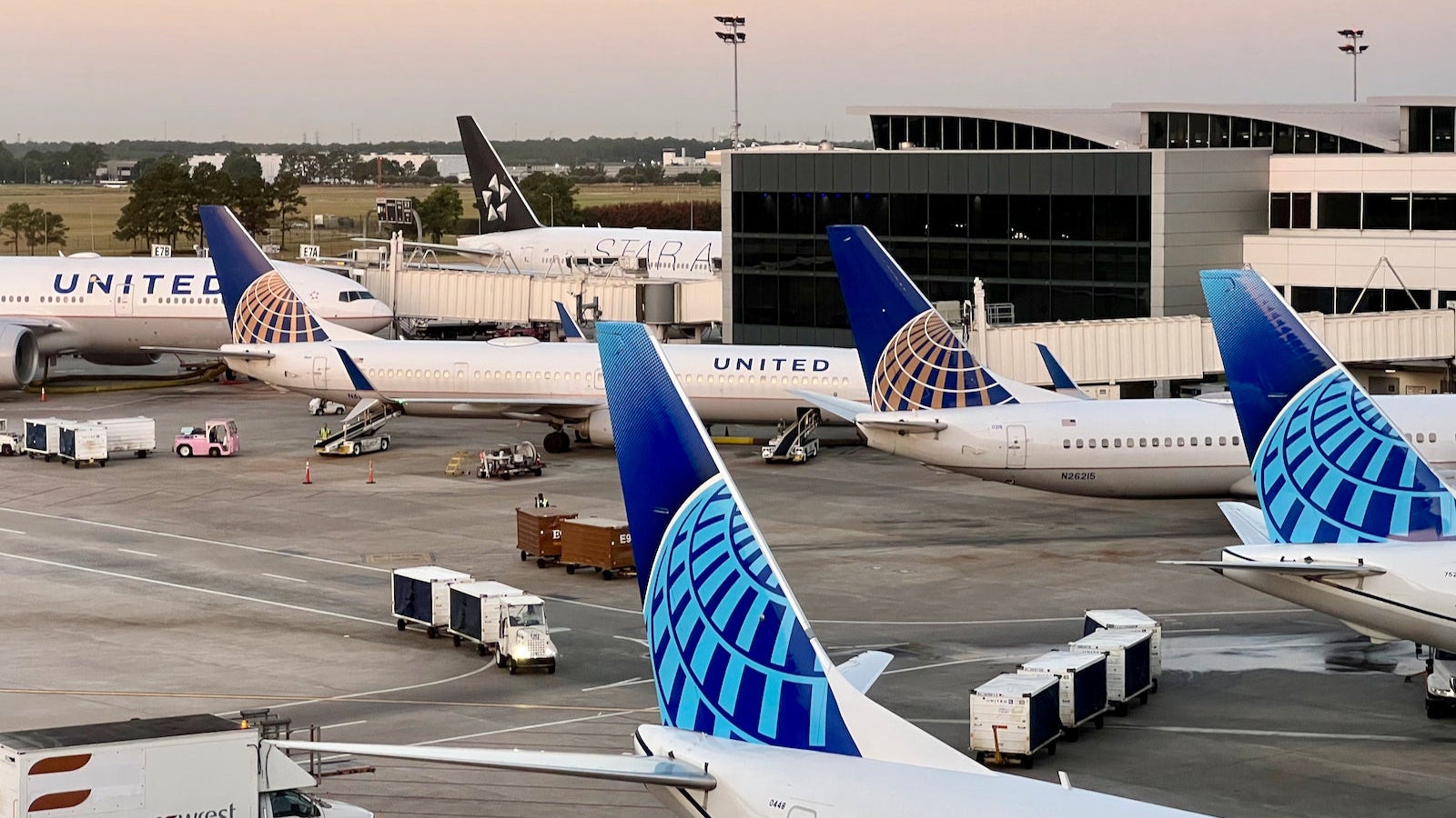 United Planes Boeing 737 777
