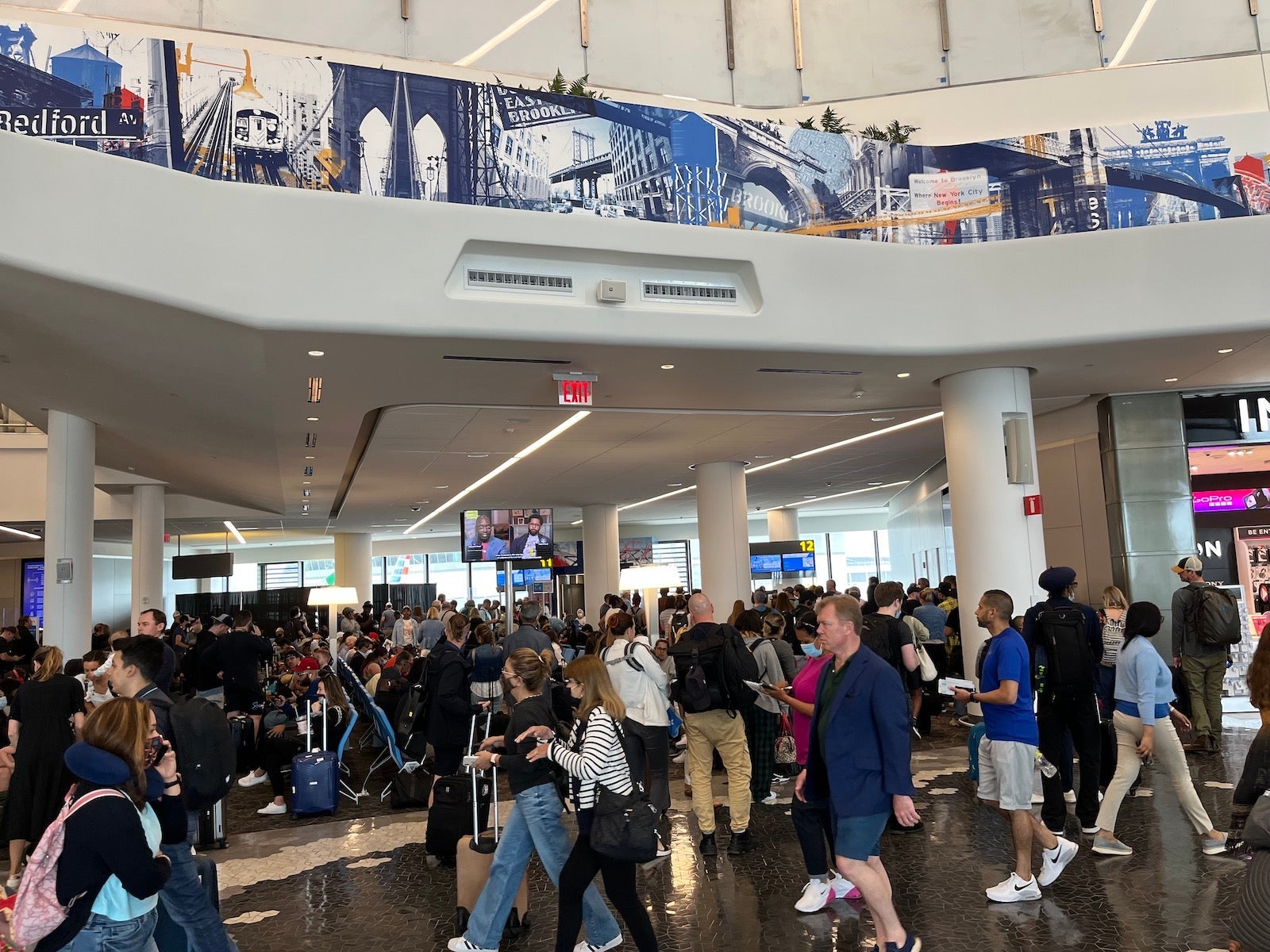 lga crowds delays