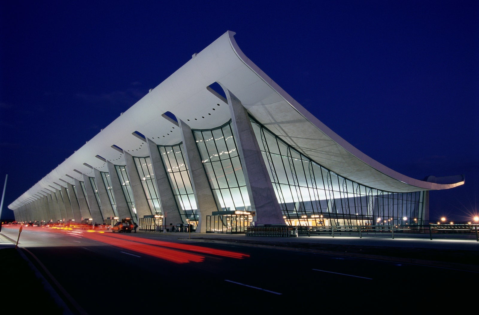 dulles airport main terminal