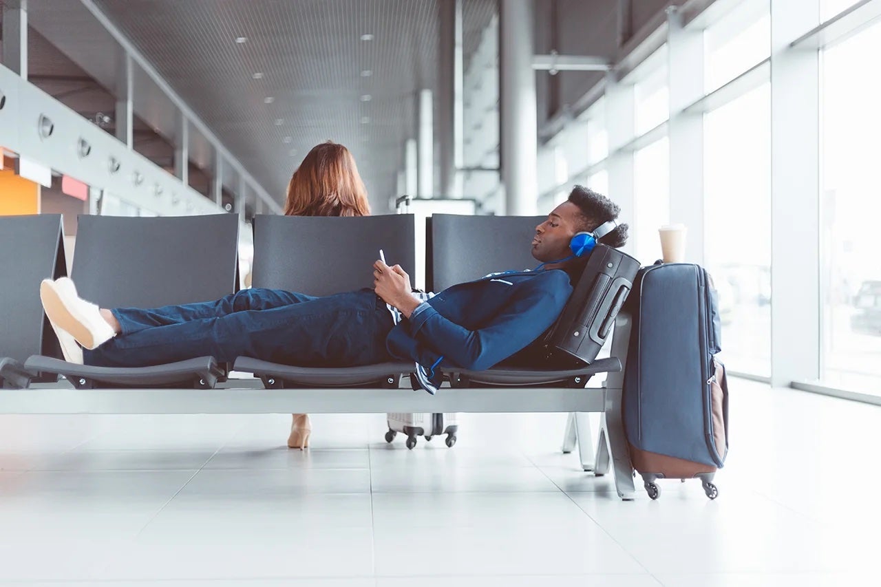 Passenger passes time during flight delay