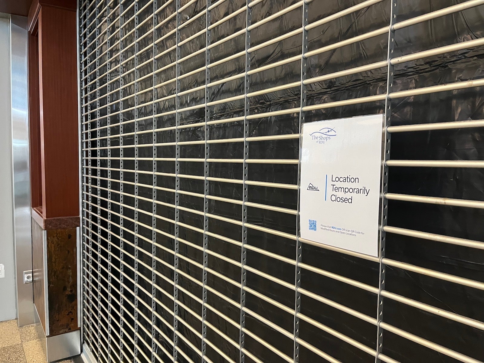 airport retail shop closed