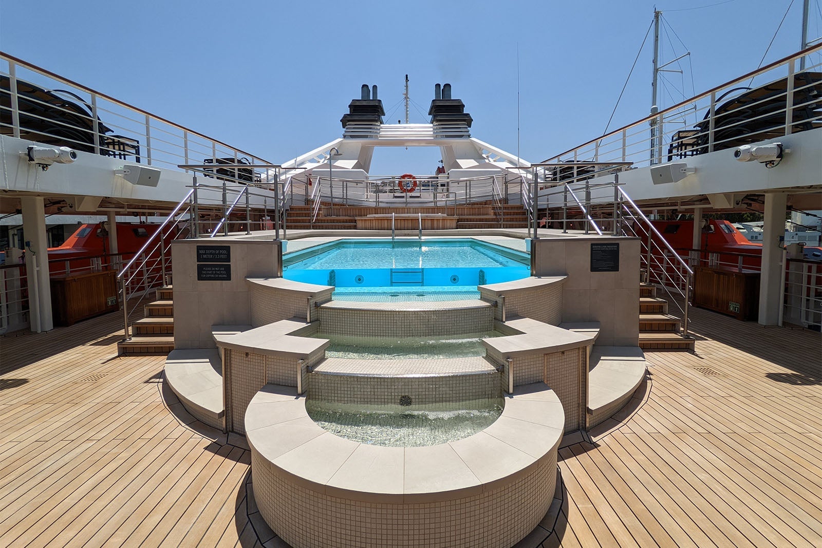 Cruise ship pool deck