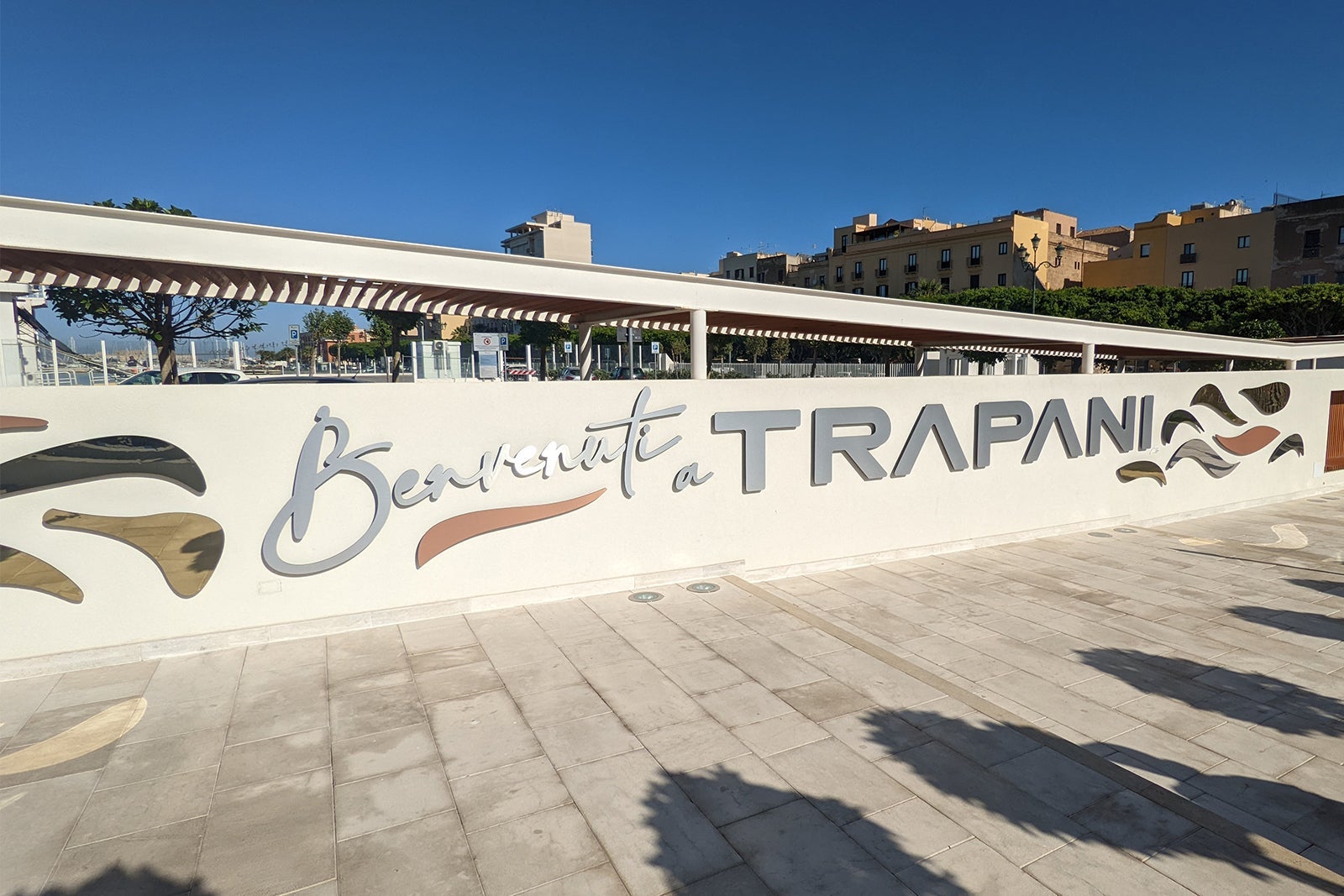 Wall with sign Benvenuti a Trapani