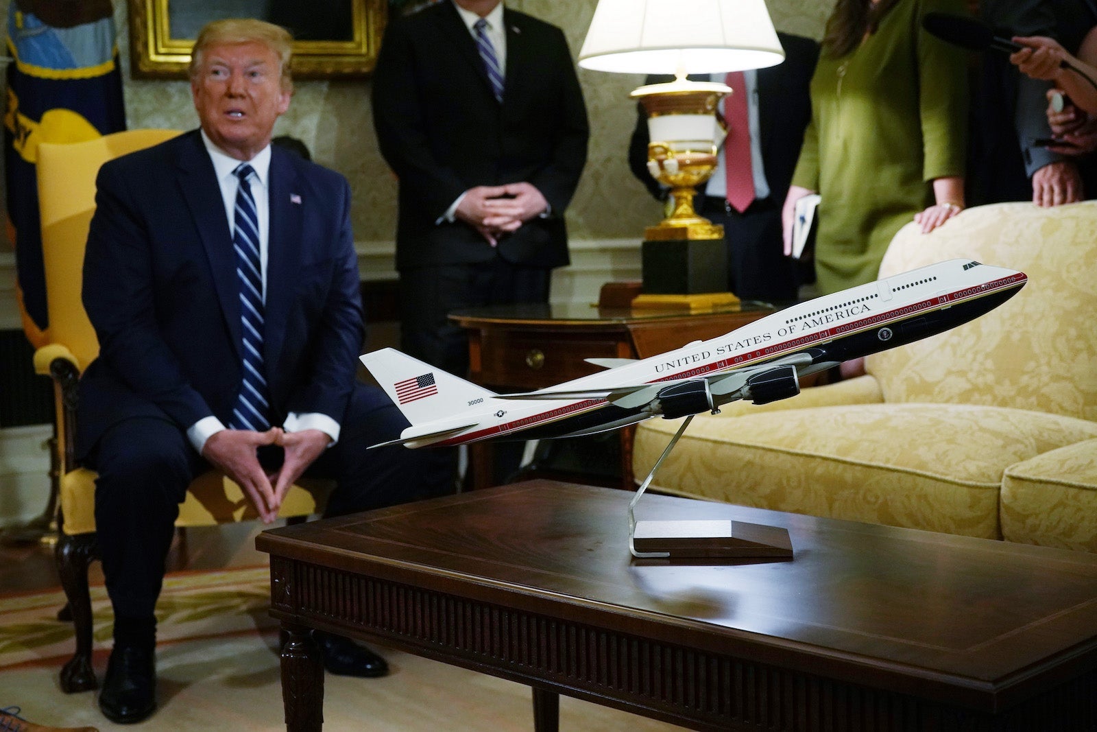 trump oval office new air force one