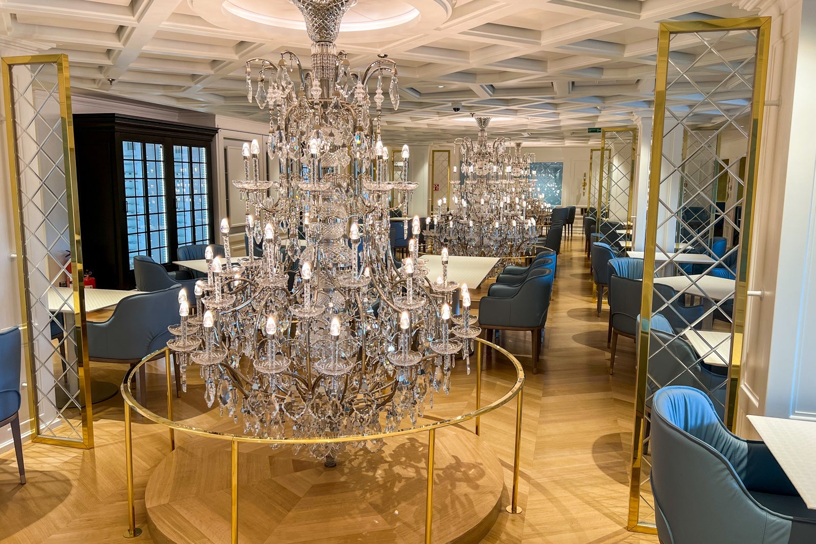 A photo of a chandelier in a restaurant dining room aboard the Norwegian Prima.
