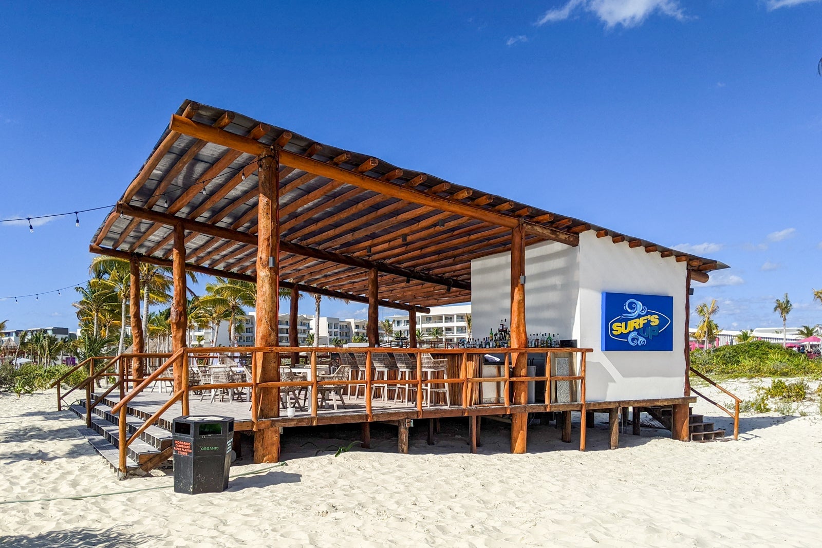 Planet Hollywood Cancun beach bar