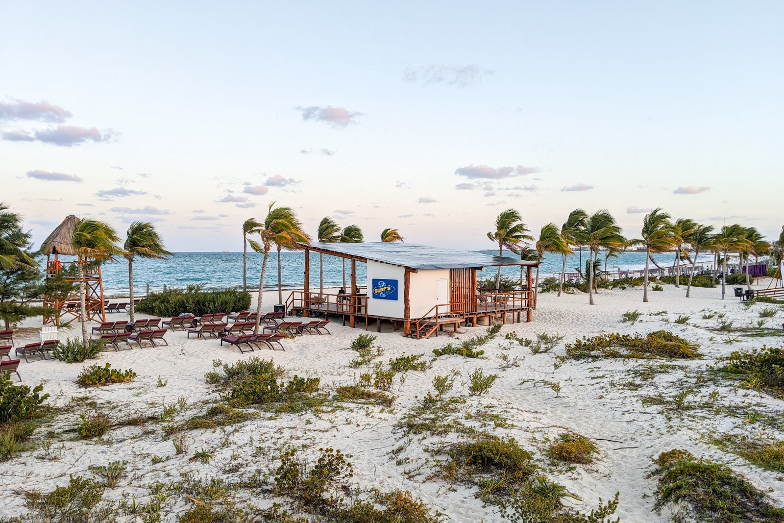 Planet Hollywood Cancun beach bar