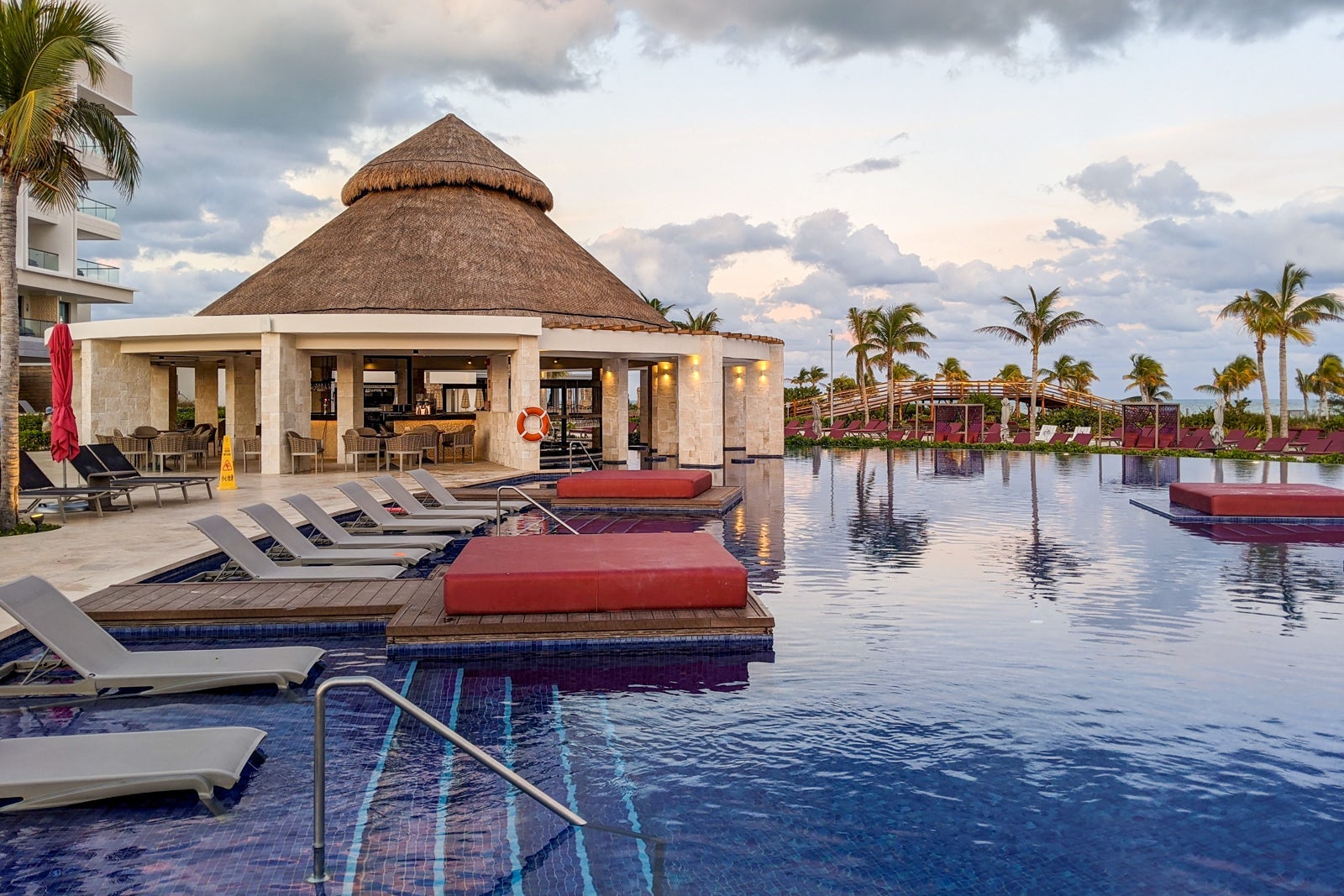 Planet Hollywood Cancun pool