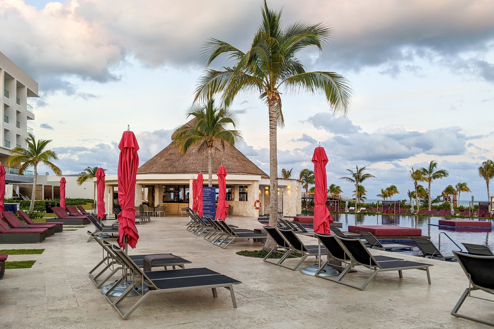 Planet Hollywood Cancun pool
