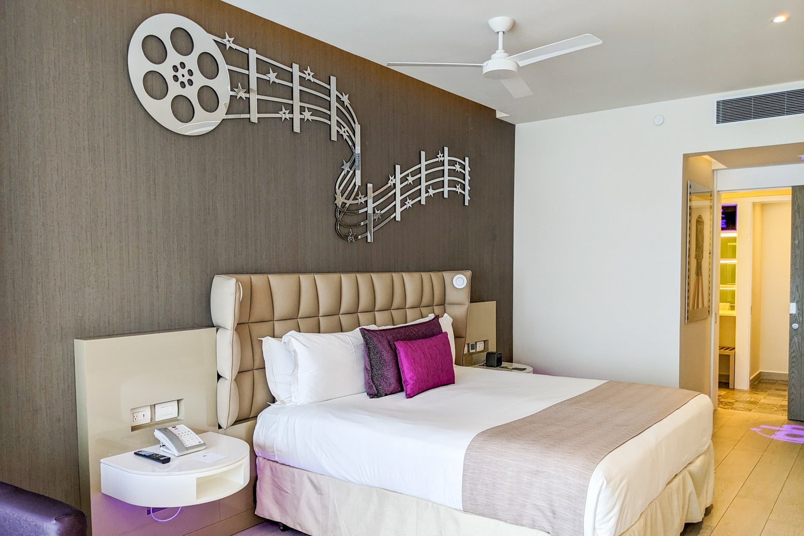 Planet Hollywood room bed