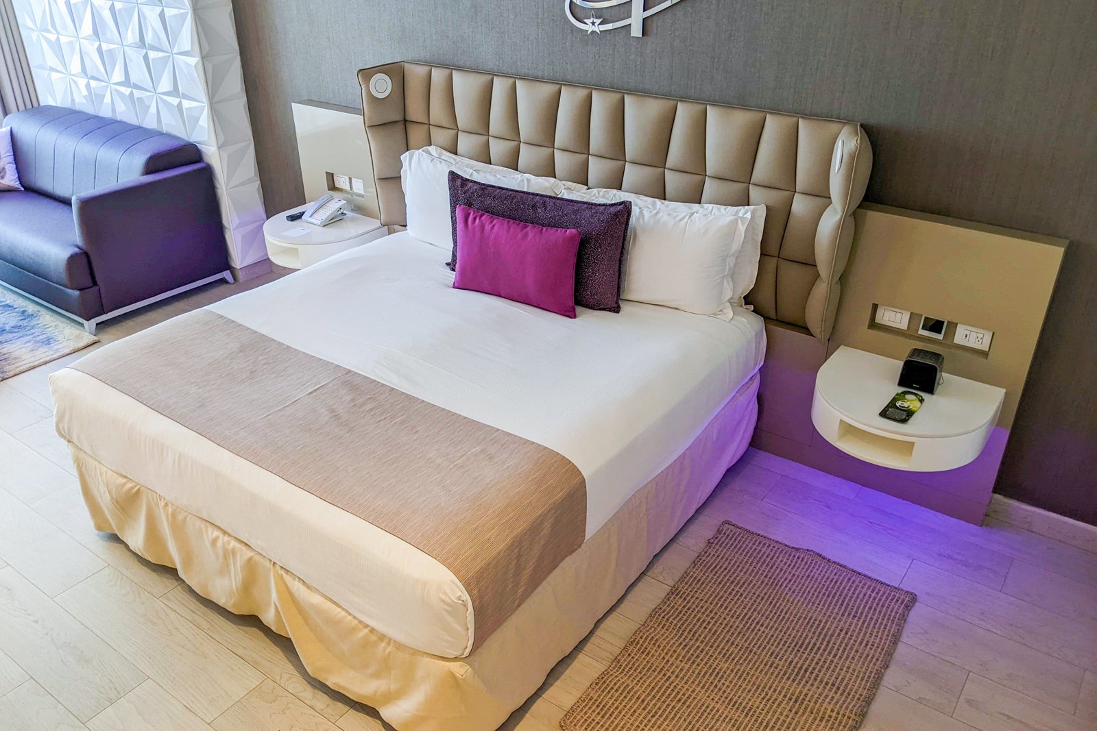 Planet Hollywood room bed