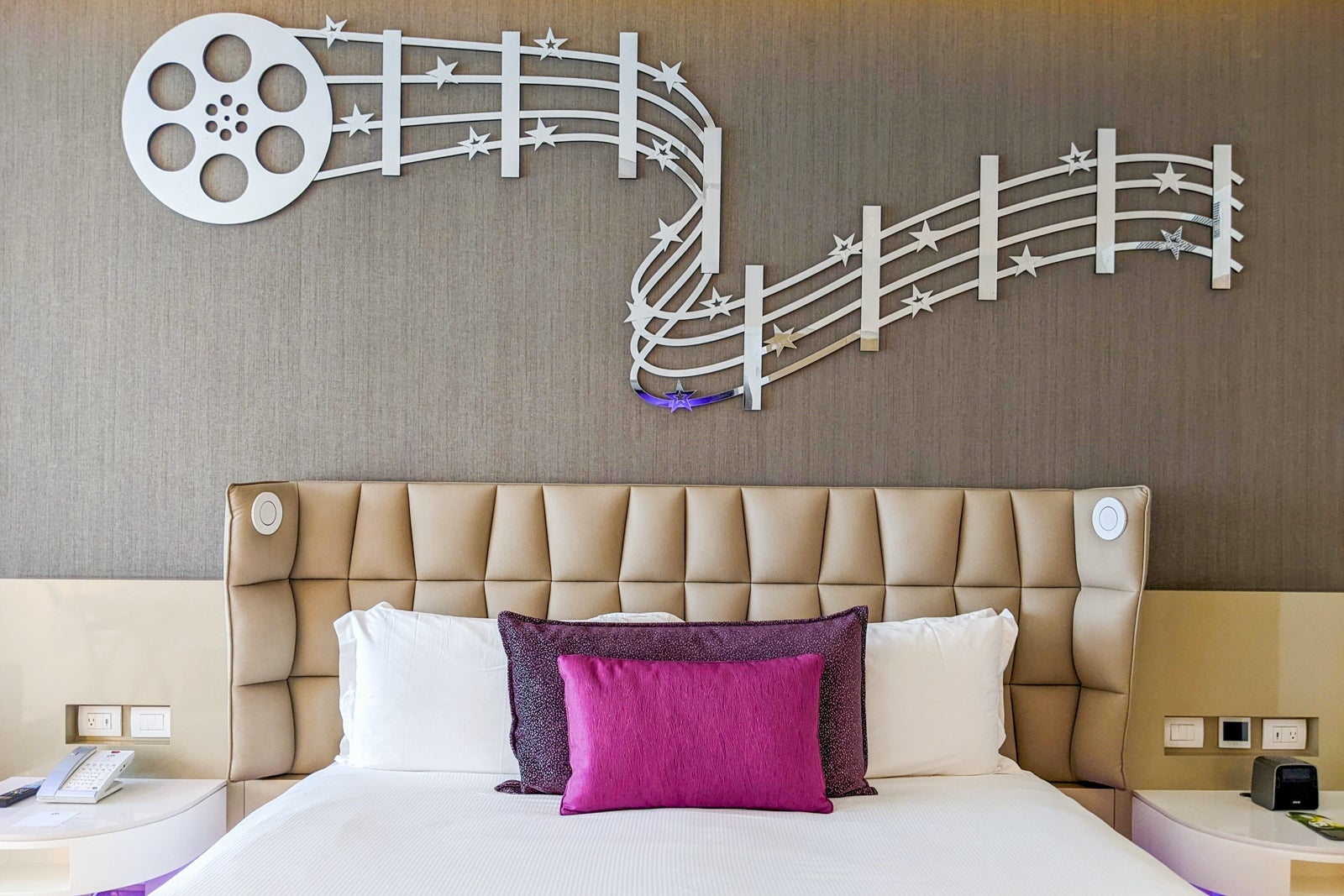 Planet Hollywood room bed