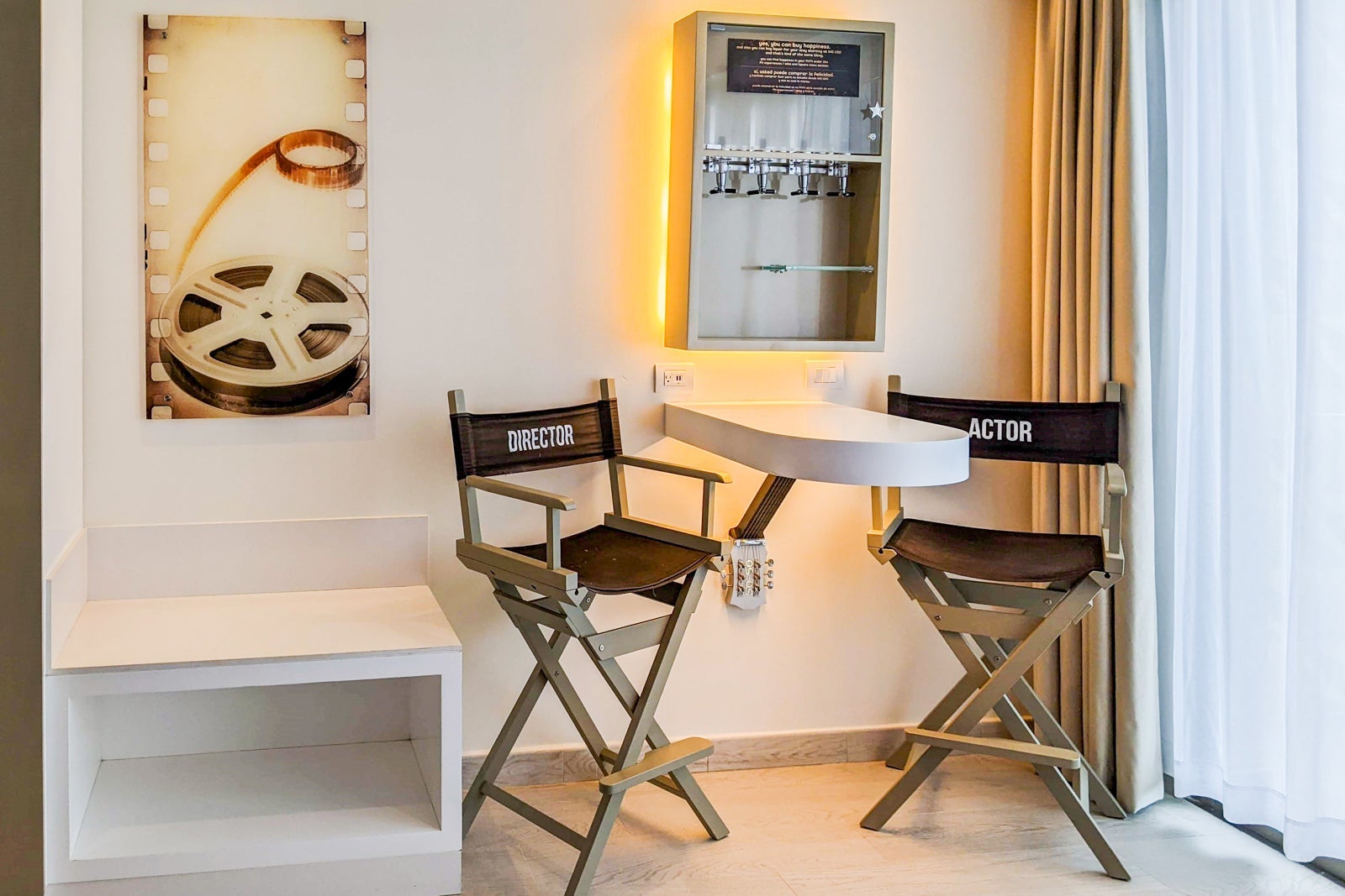 Planet Hollywood room chairs