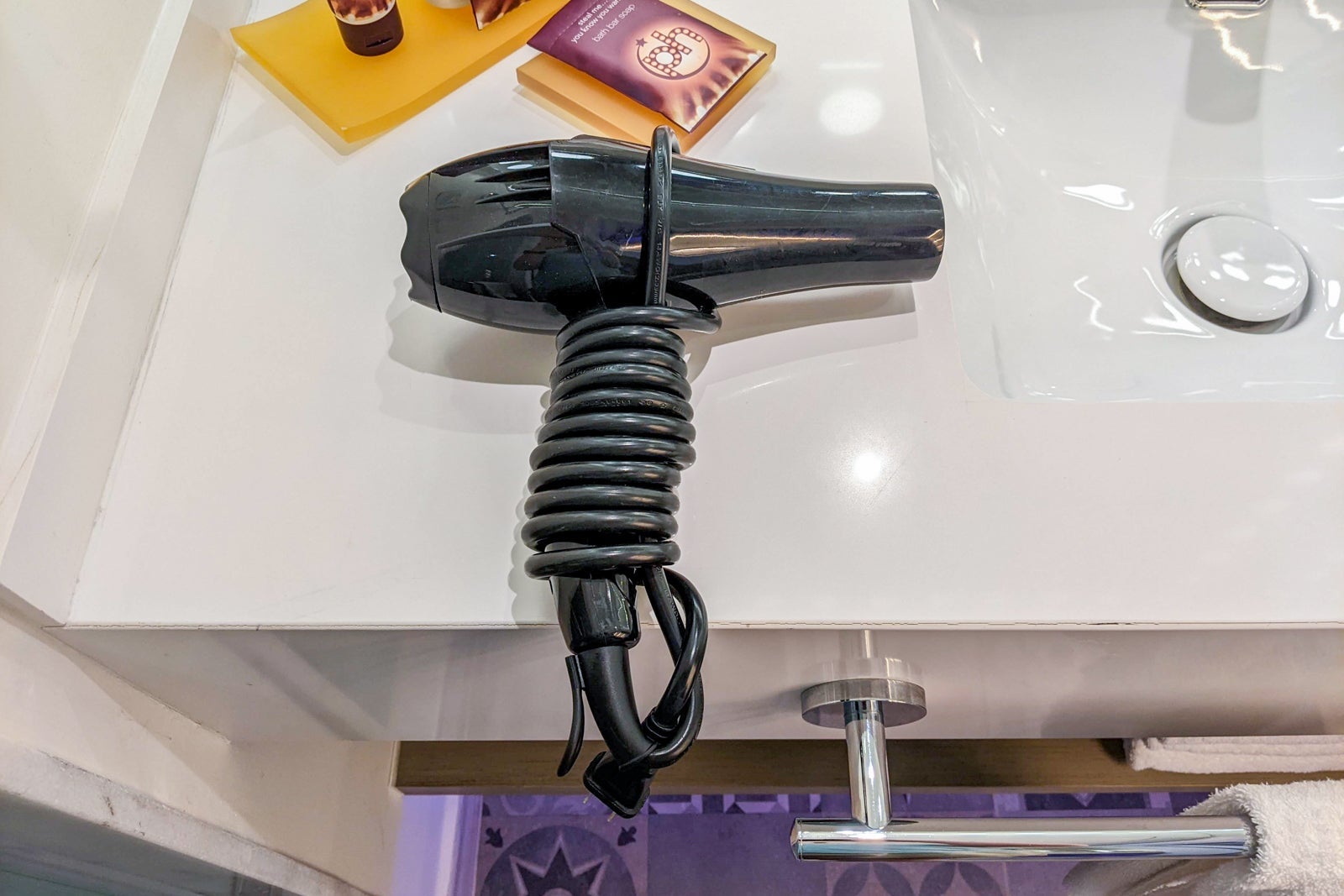 Planet Hollywood room hairdryer