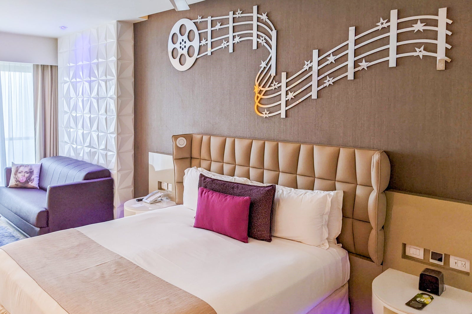 Planet Hollywood room bed