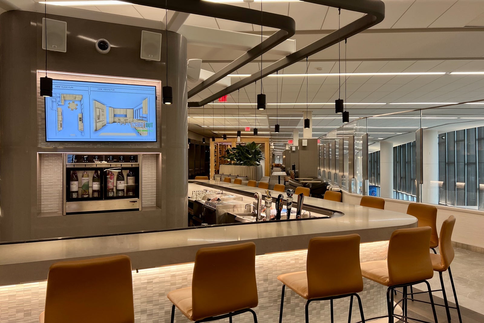 Admirals Club bar