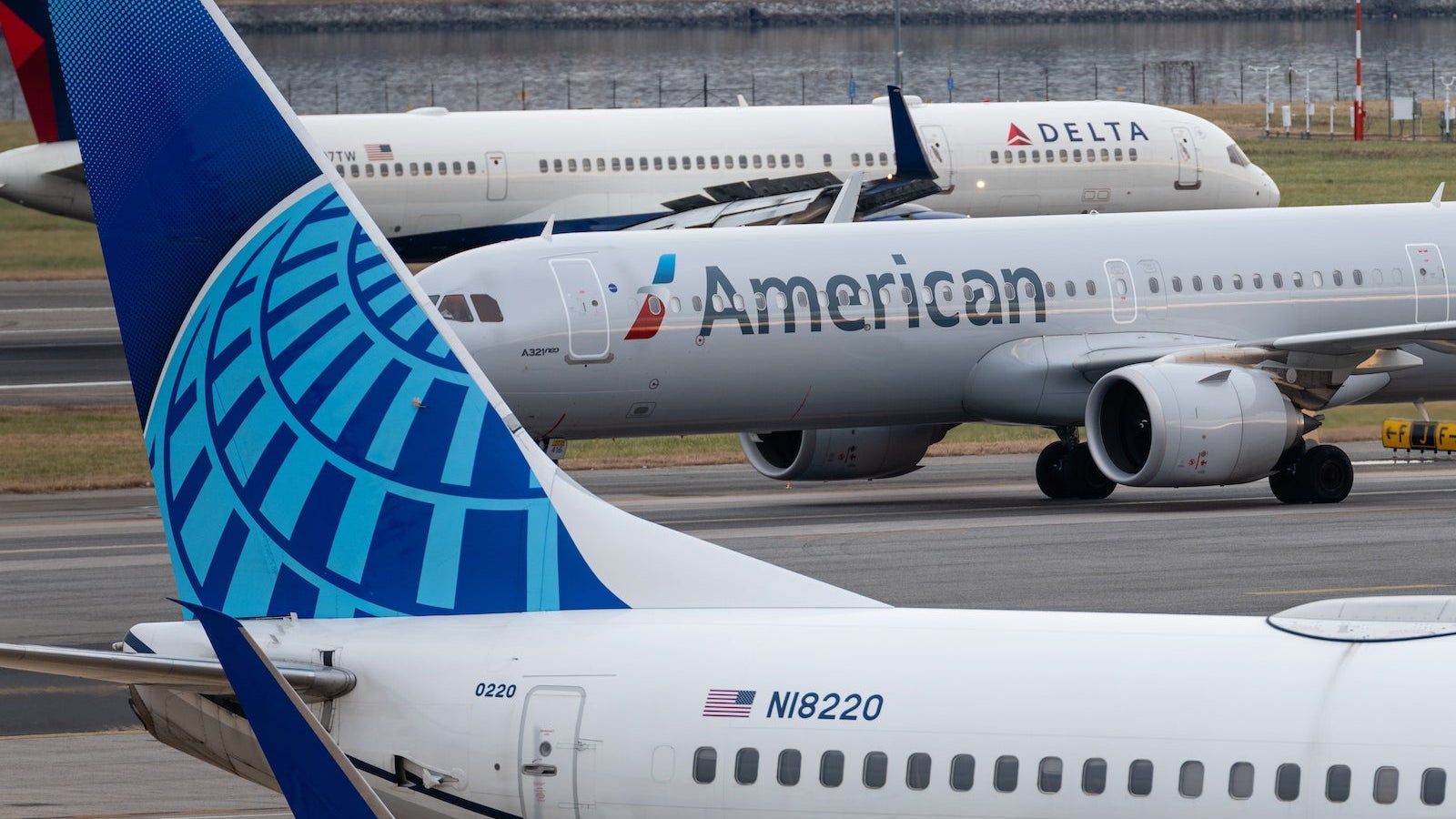 Christmas Travel Chaos Deepens As Airlines Scrap 800 U.S. Trips