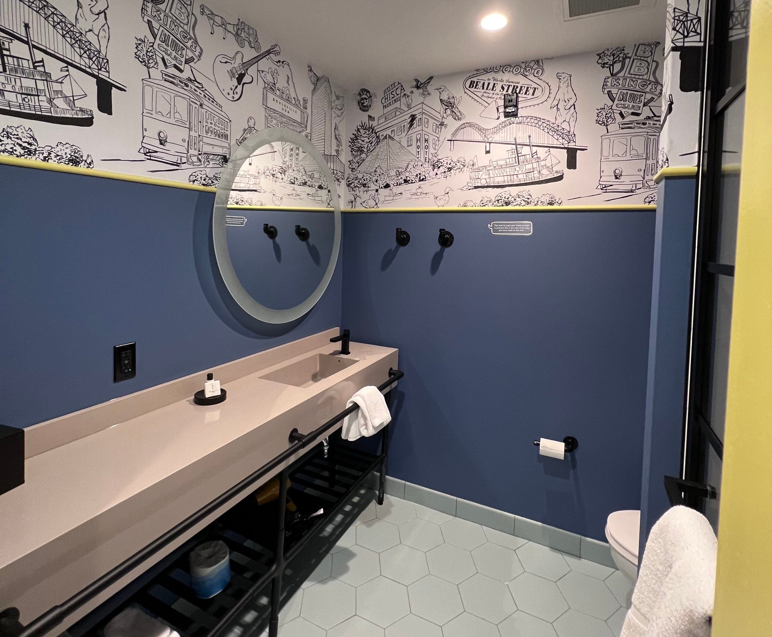 Caption by Hyatt Bathroom 2