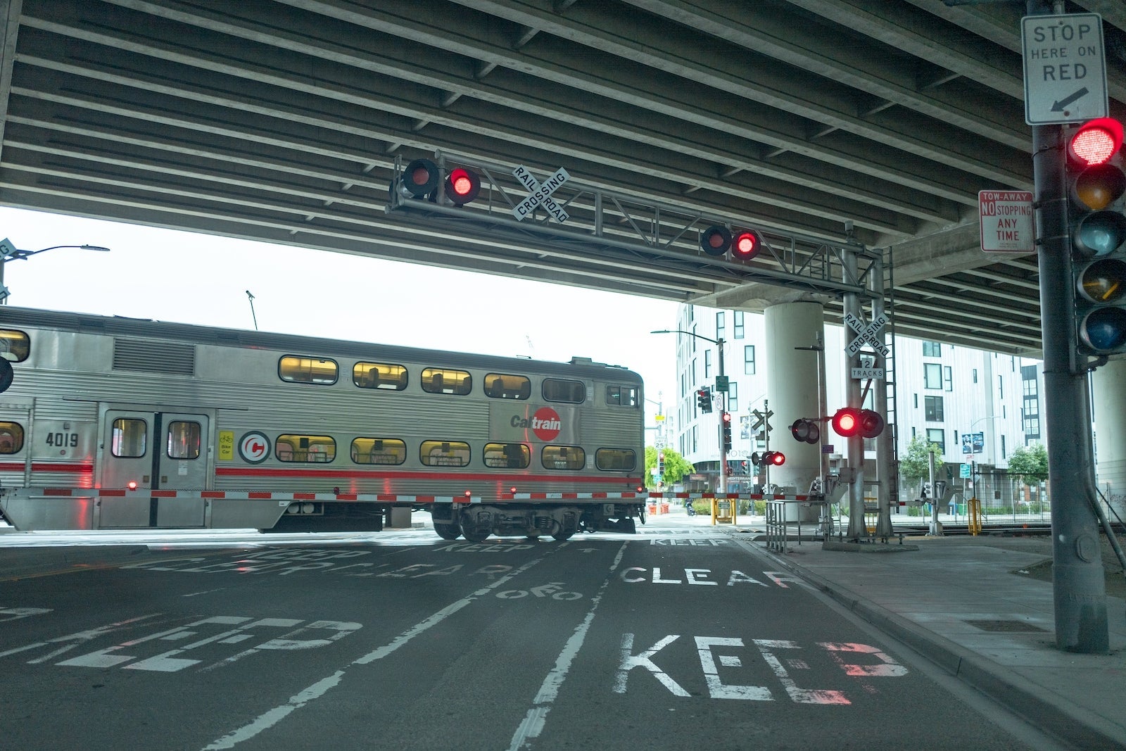 caltrain crossing in san francisco