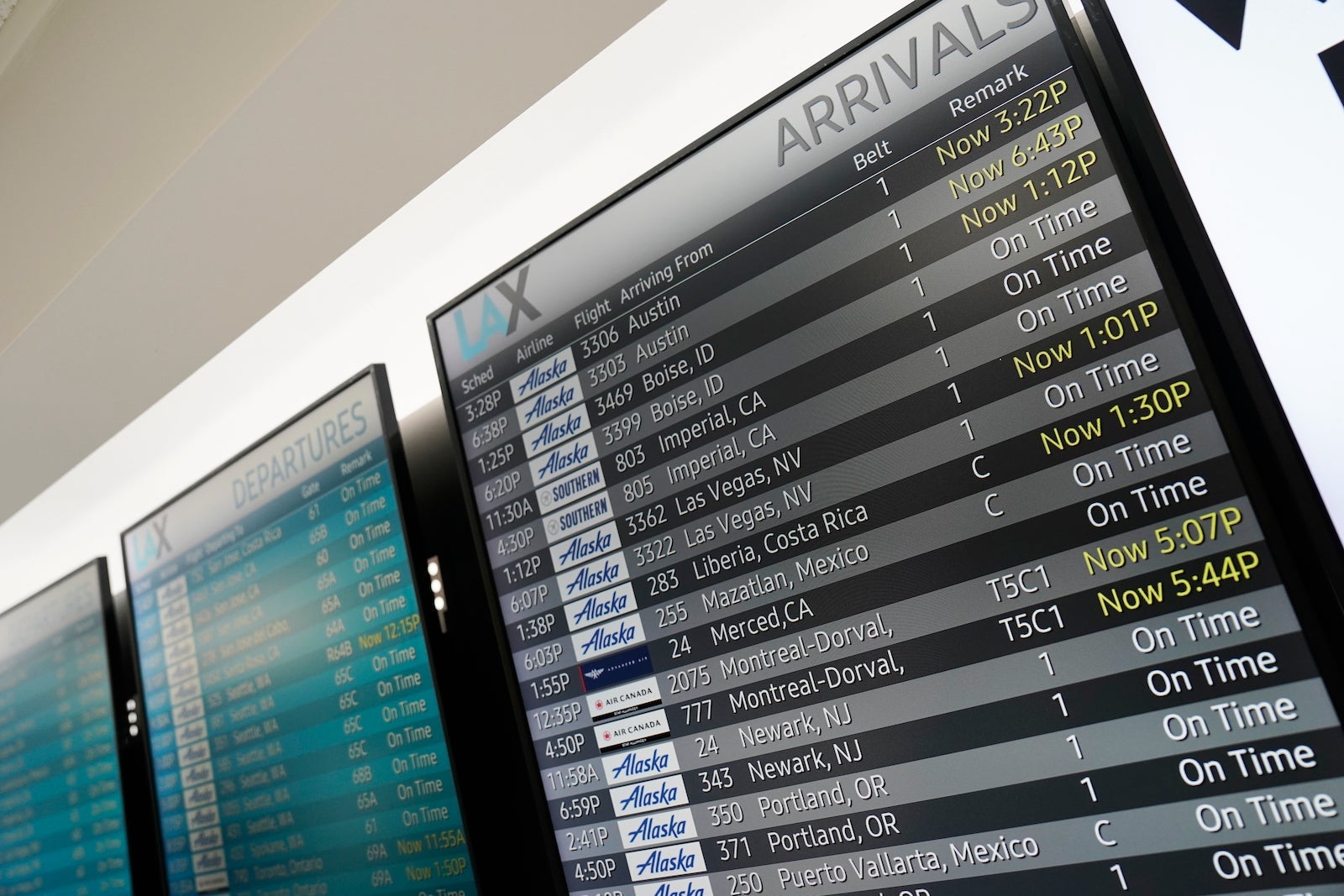 departure board lax