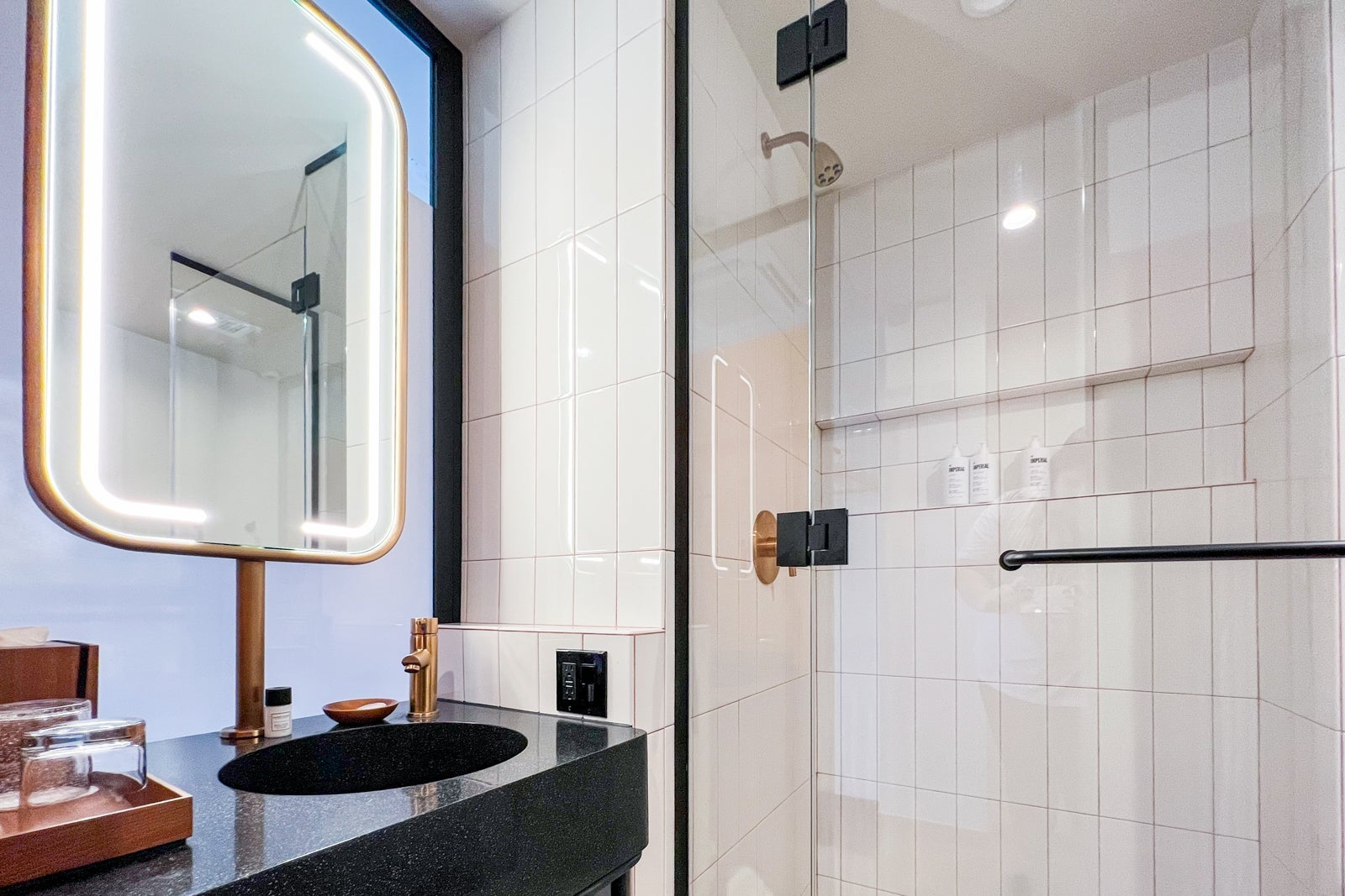 Tommie Hollywood bathroom