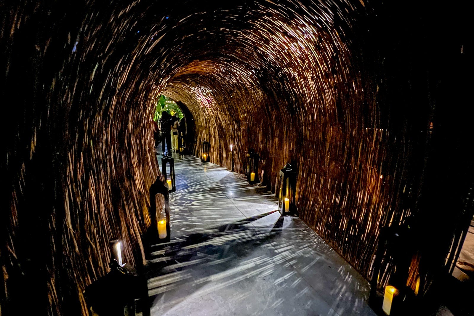 Covered entrance to Ka'teen at the Tommie Hollywood