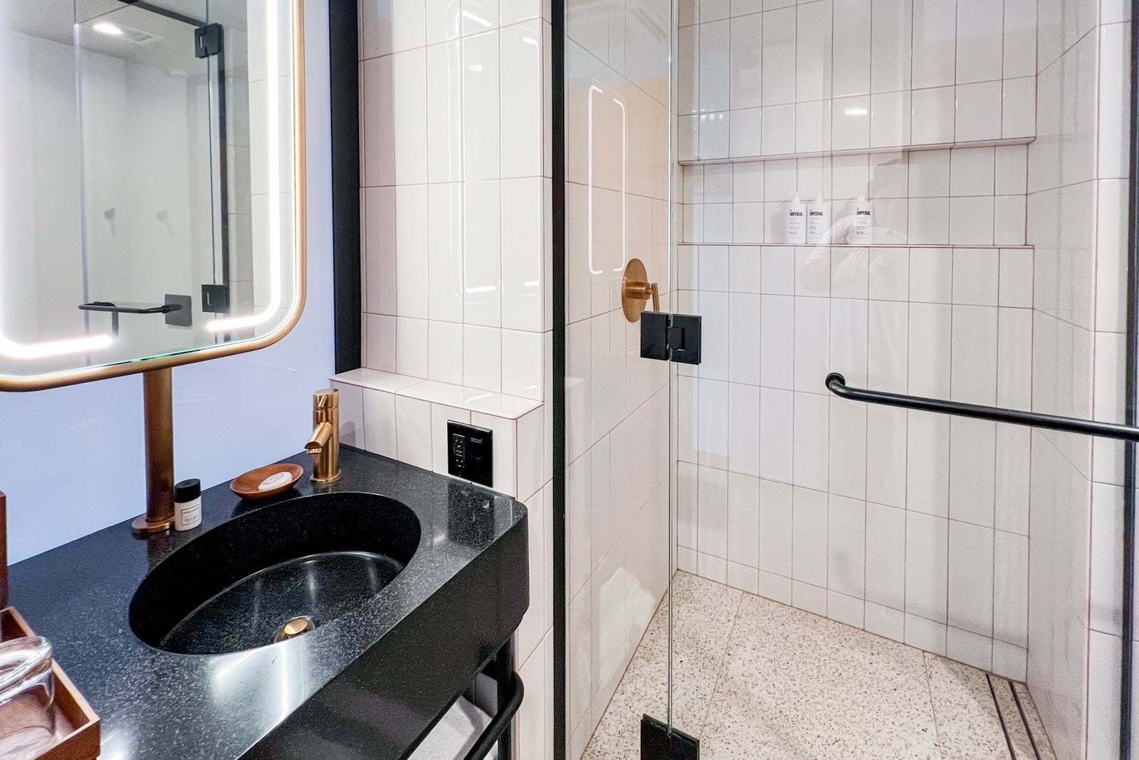 Tommie Hollywood bathroom