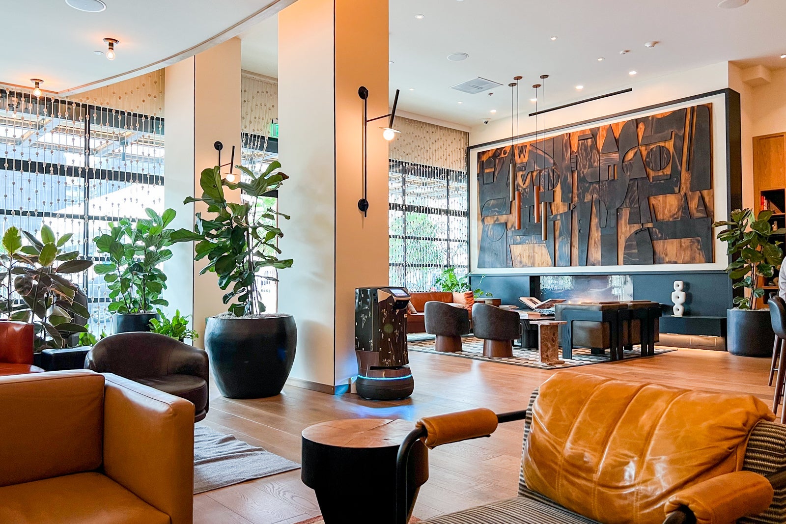 Tommie Hollywood lobby