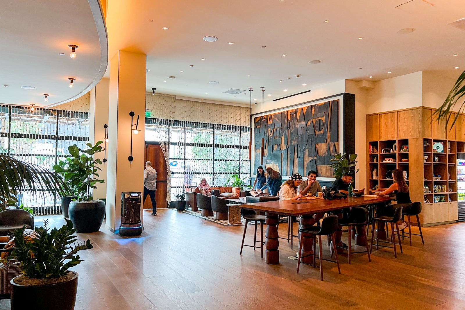 Tommie Hollywood lobby area