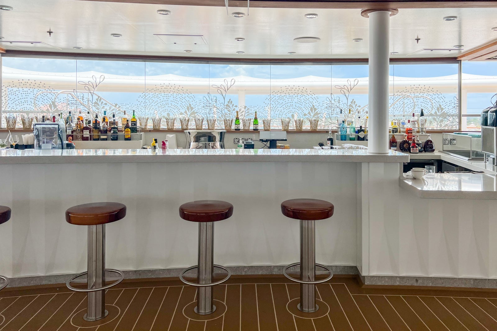 Concierge-level bar. SUMMER HULL/THE POINTS GUY