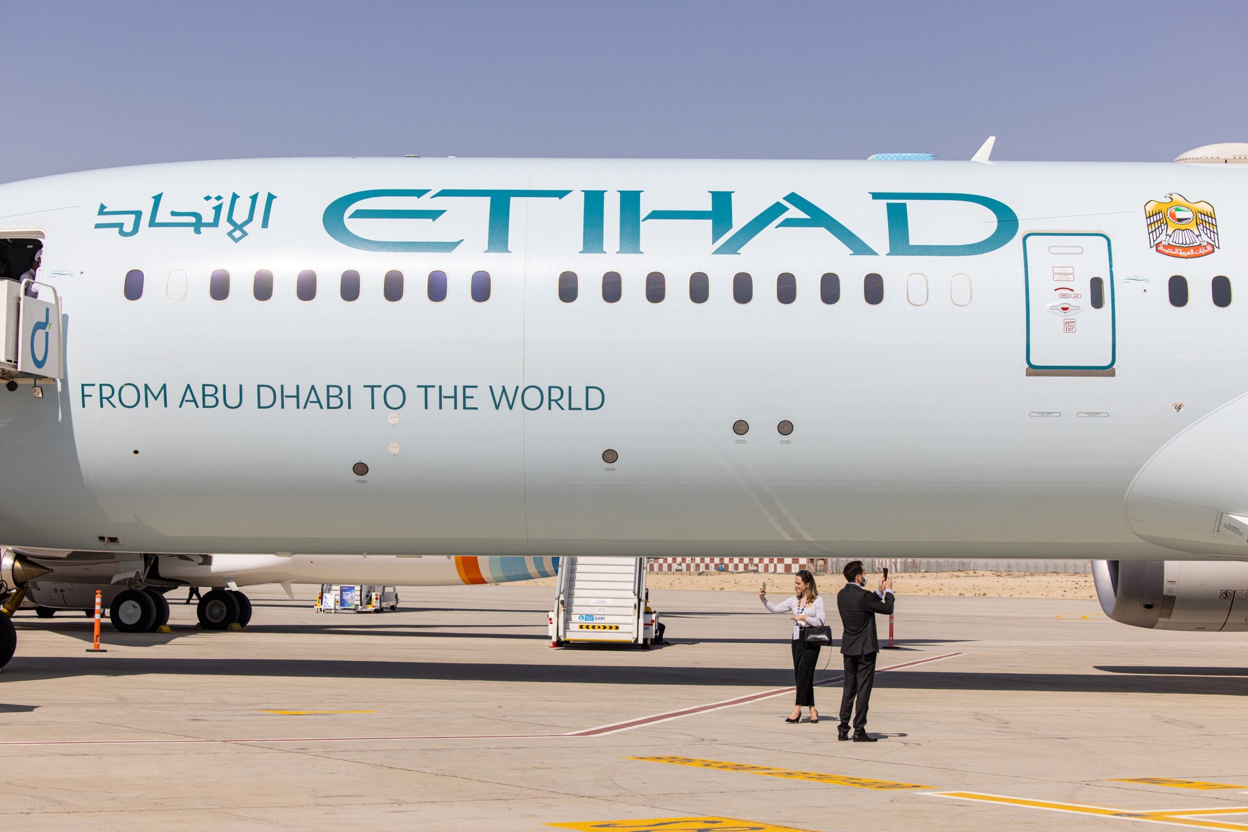 Side of an Etihad Boeing 787