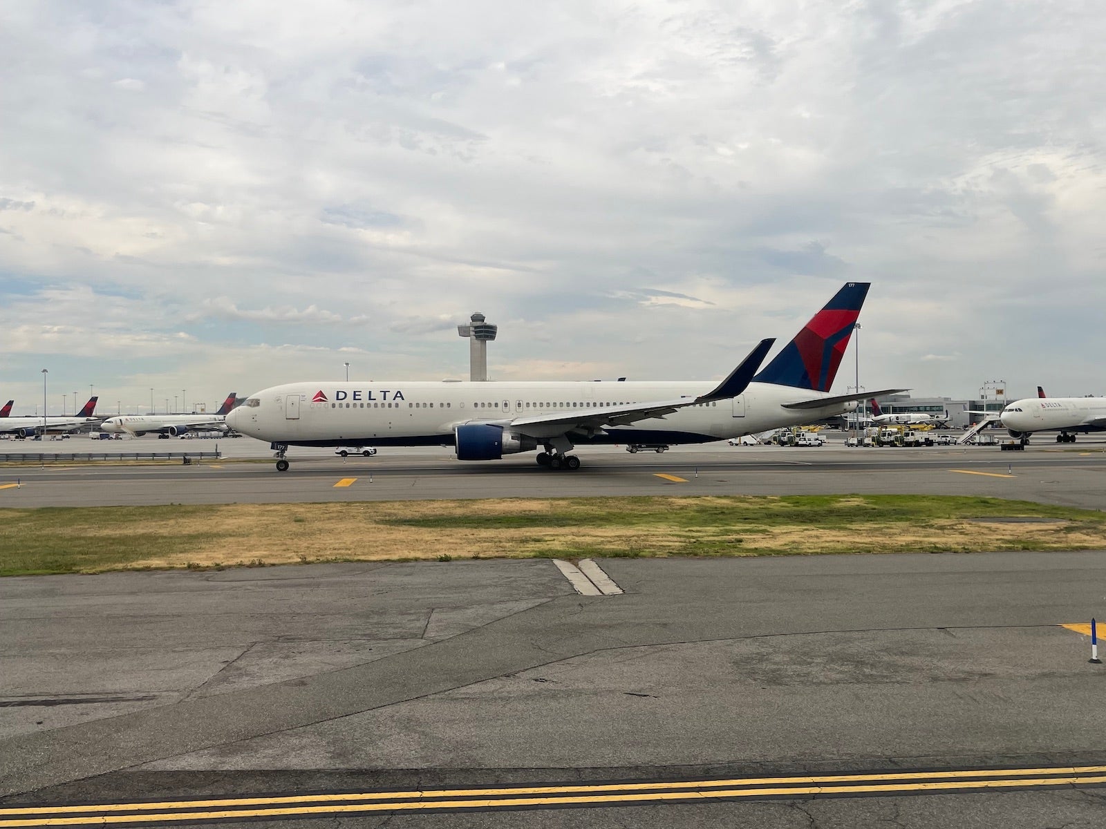 delta plane at jfk
