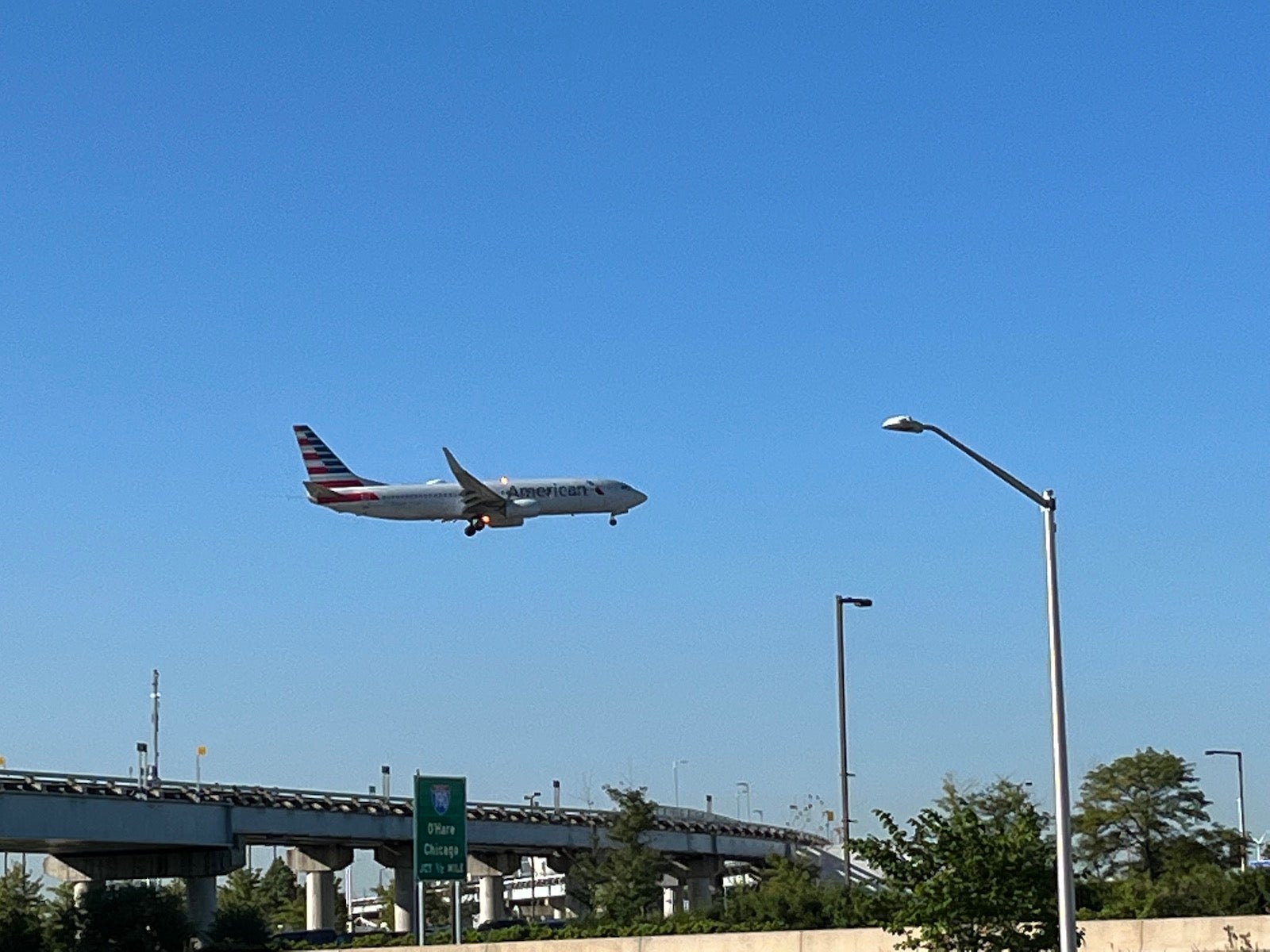 plane lands at ohare