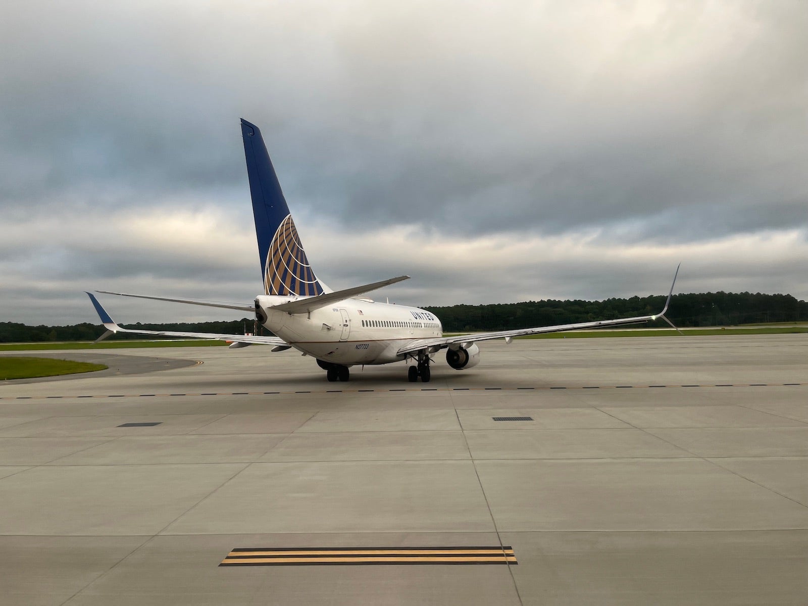 united plane taxis rdu