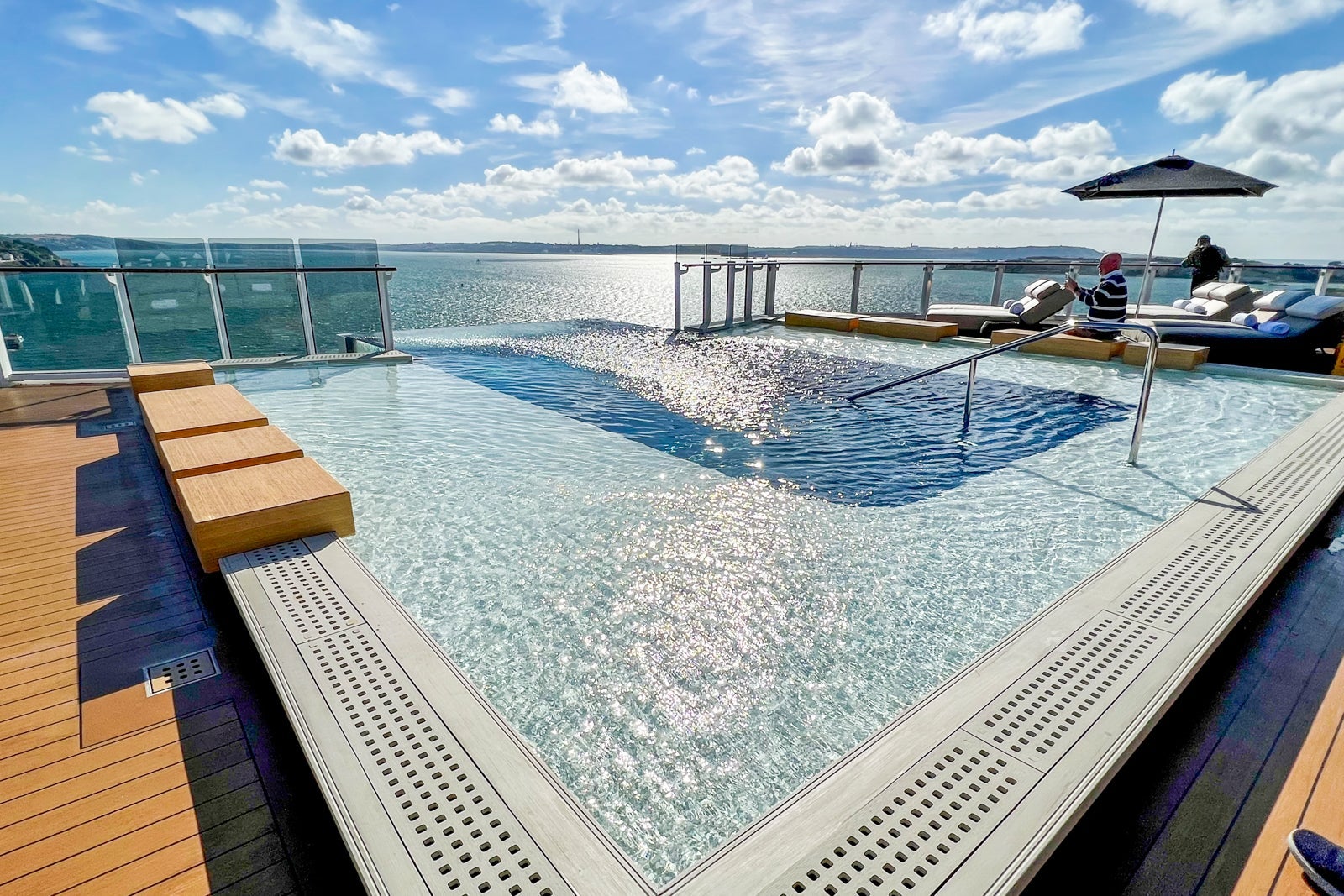 Cruise ship infinity pool