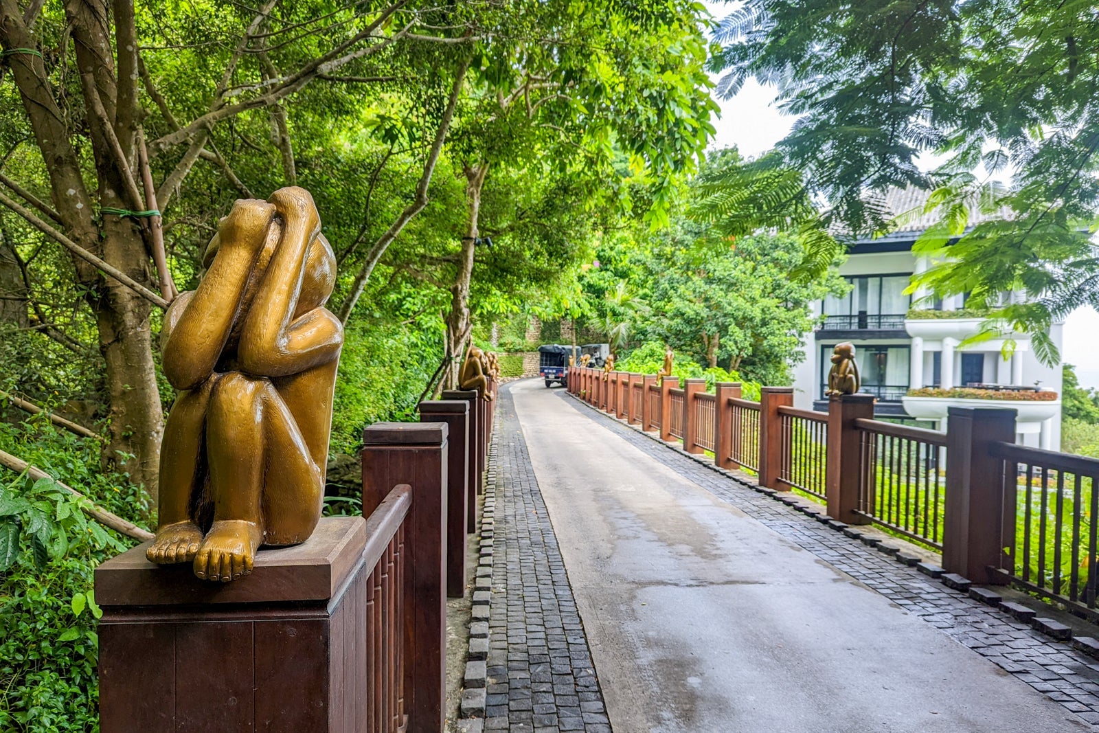 InterContinental Danang foot path