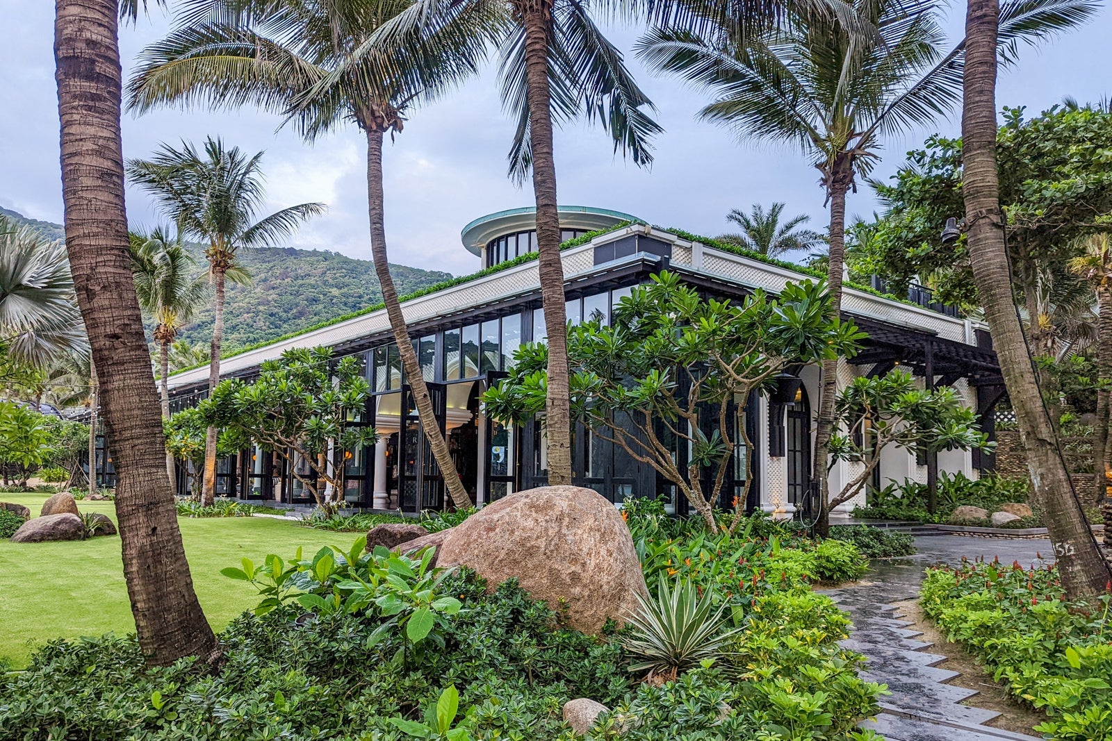 InterContinental Danang Long Bar