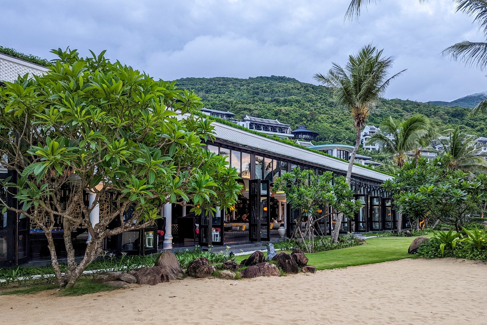 InterContinental Danang Long Bar