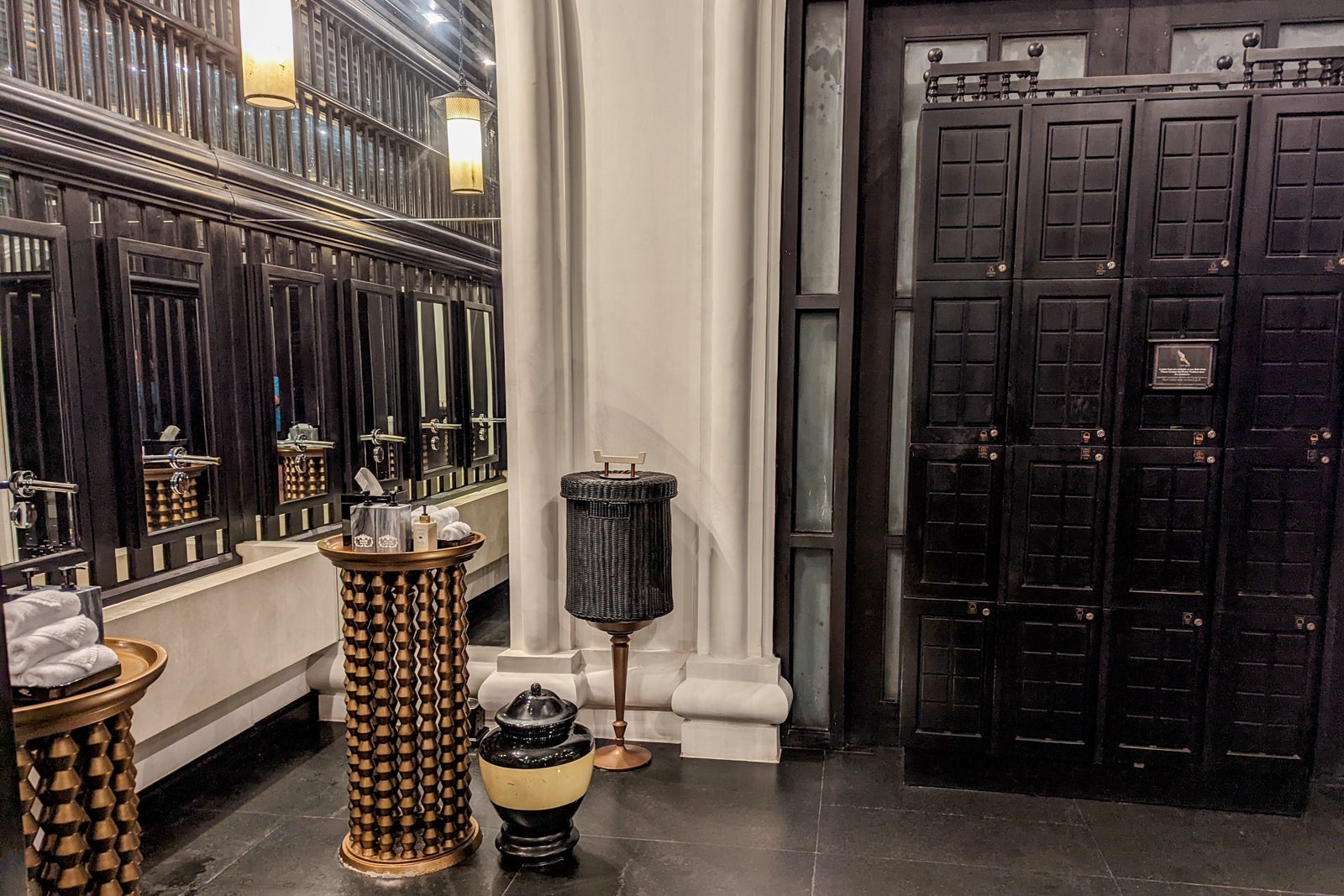 InterContinental Danang Long Bar bathroom