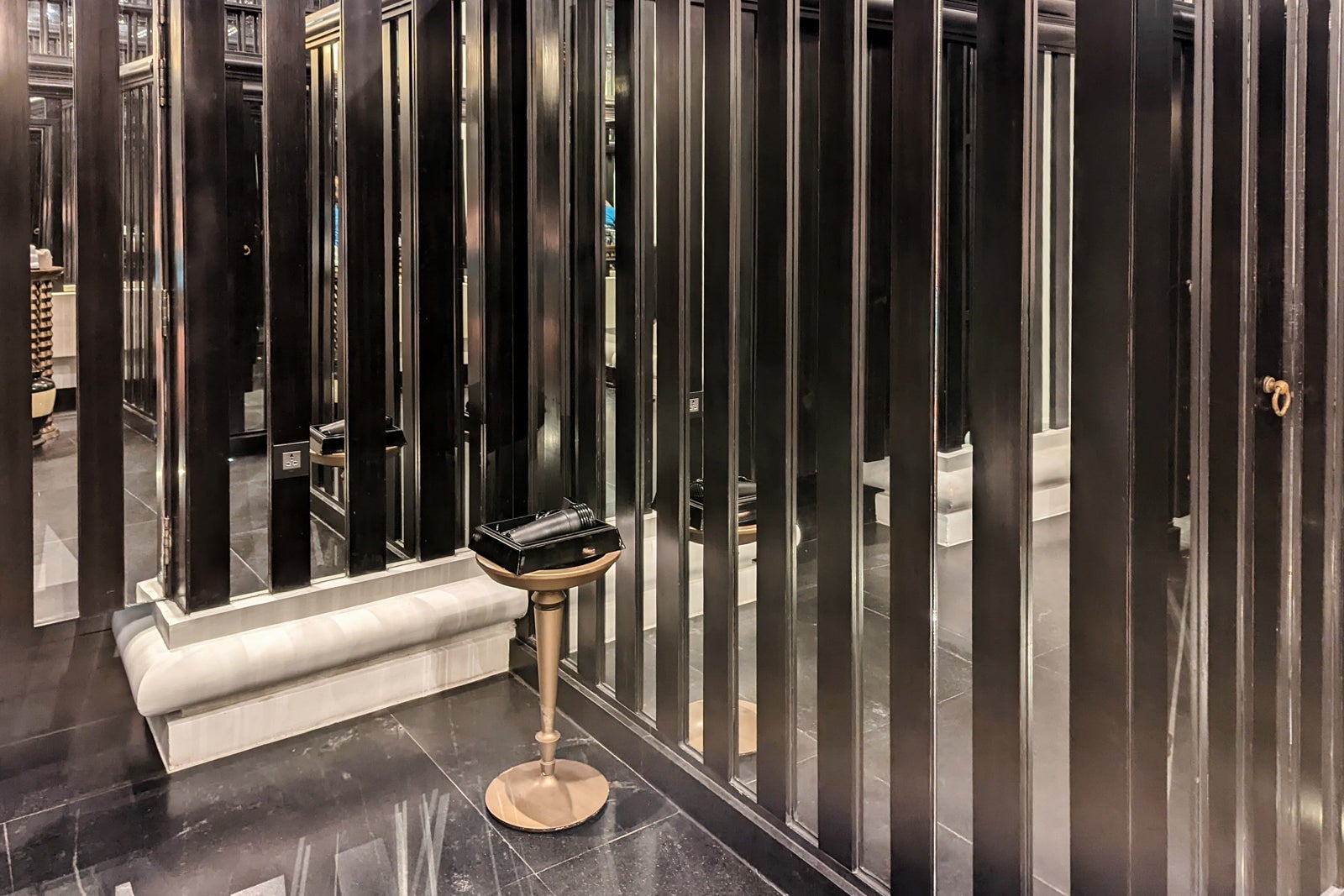 InterContinental Danang Long Bar bathroom