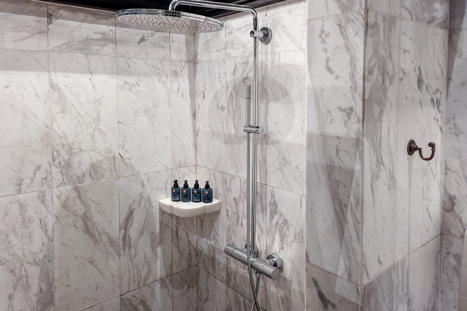 InterContinental Danang Long Bar bathroom